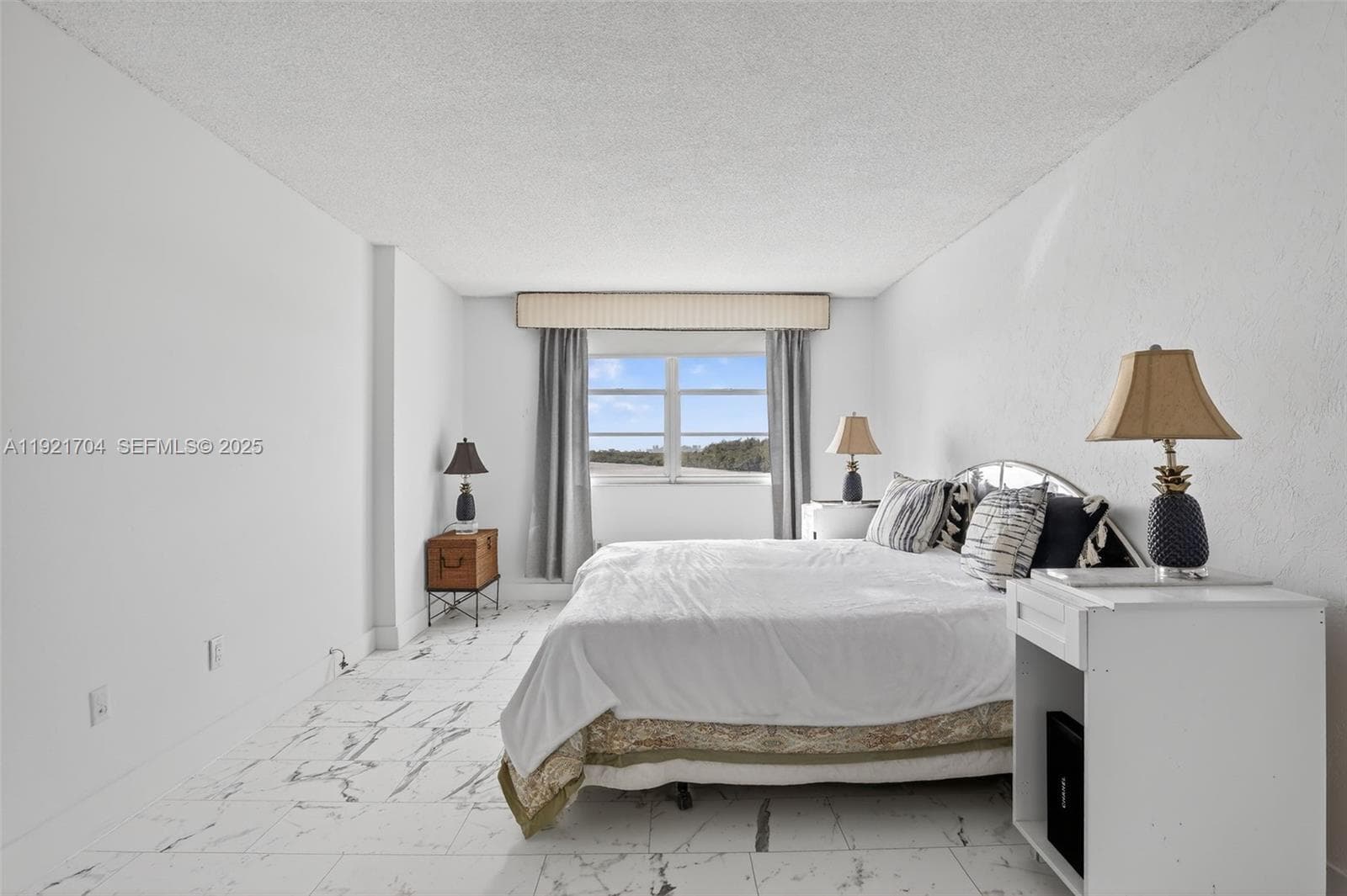 300 Bayview Dr # 308, Sunny Isles Beach FL 33160 — 32