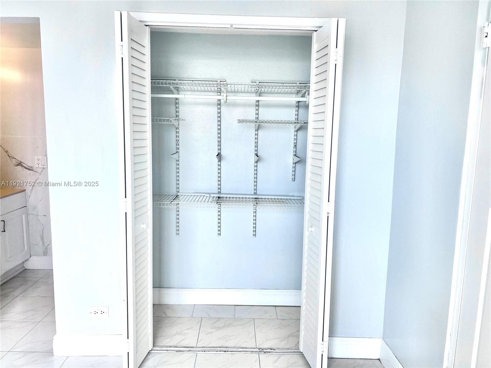 3660 NE 166th St # 505, North Miami Beach FL 33160 — 11
