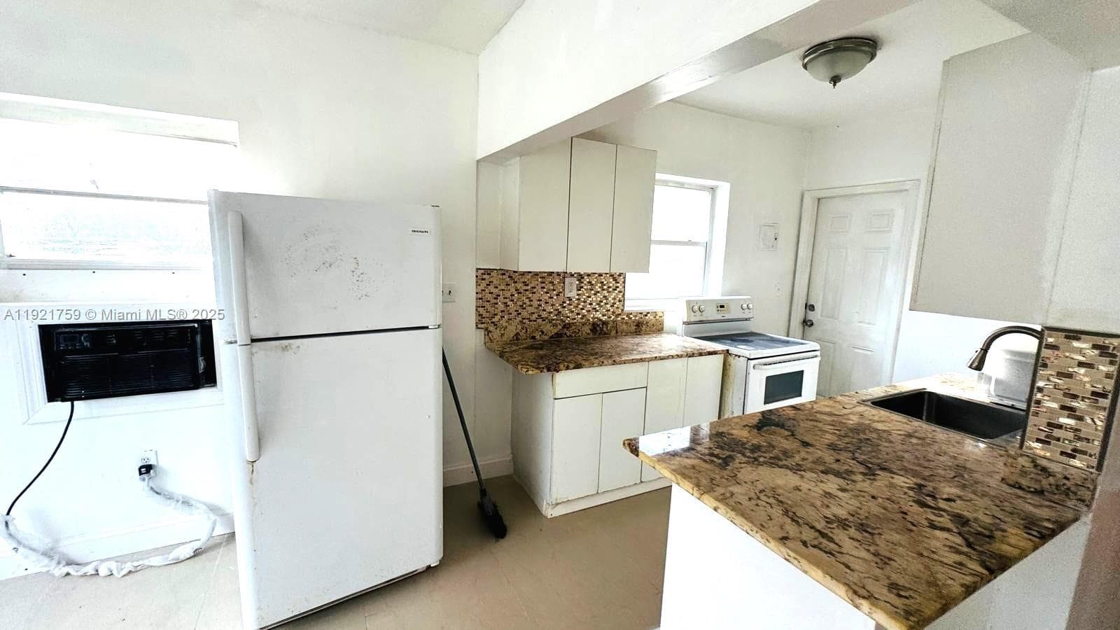 Marseilles Condo, Miami Beach, FL — 3