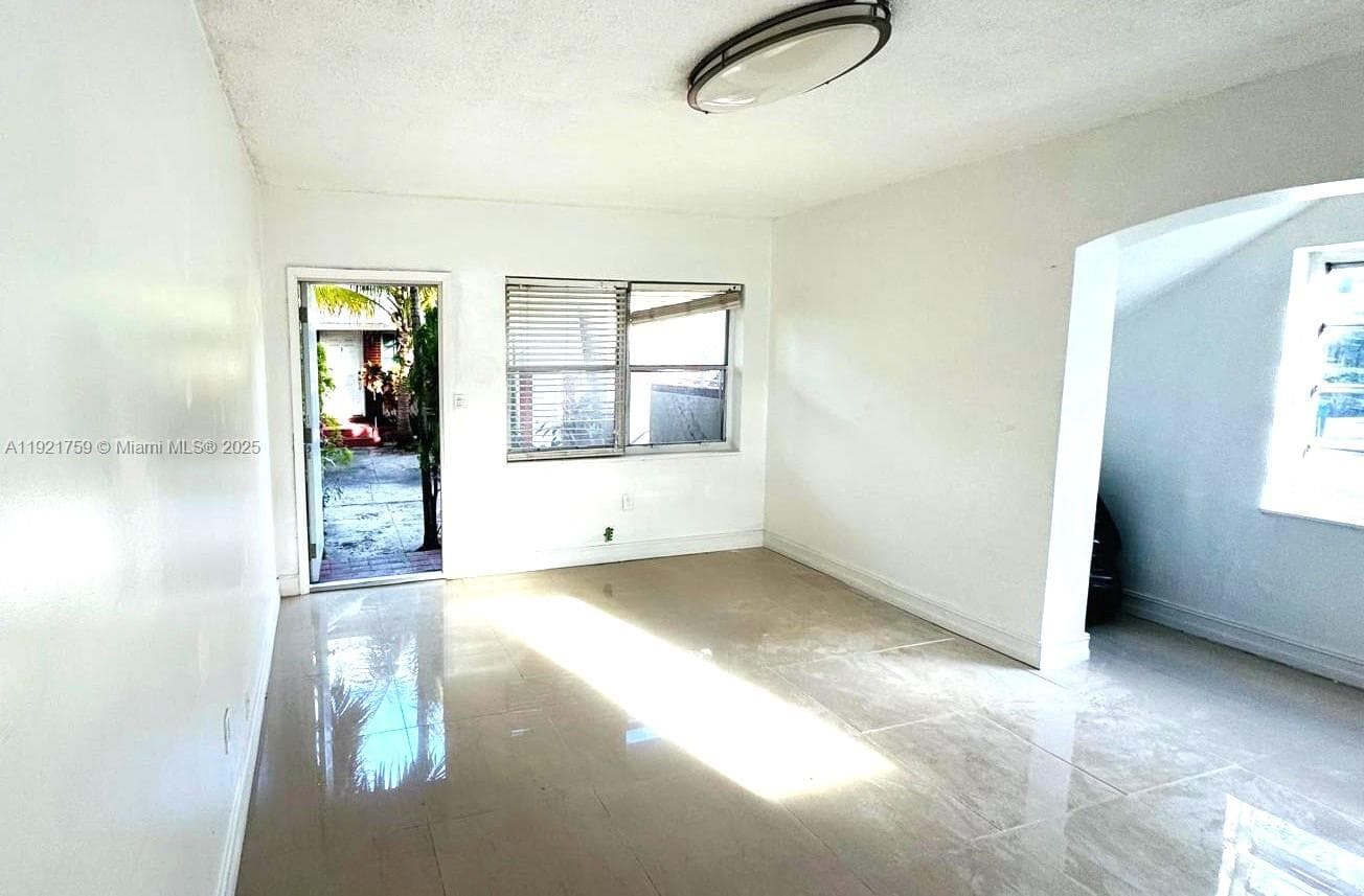 Marseilles Condo, Miami Beach, FL — 1