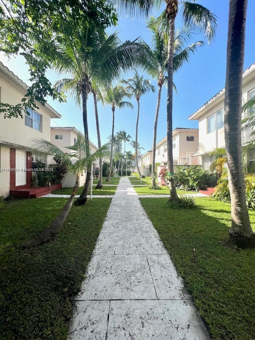 Marseilles Condo, Miami Beach, FL — 9