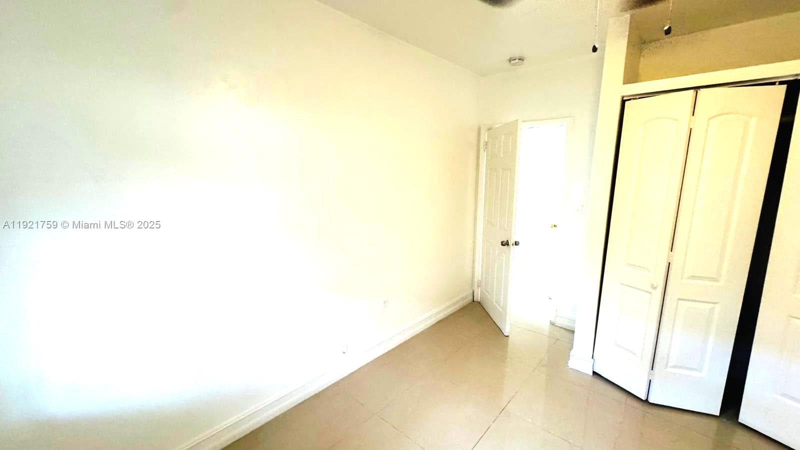 Marseilles Condo, Miami Beach, FL — 4