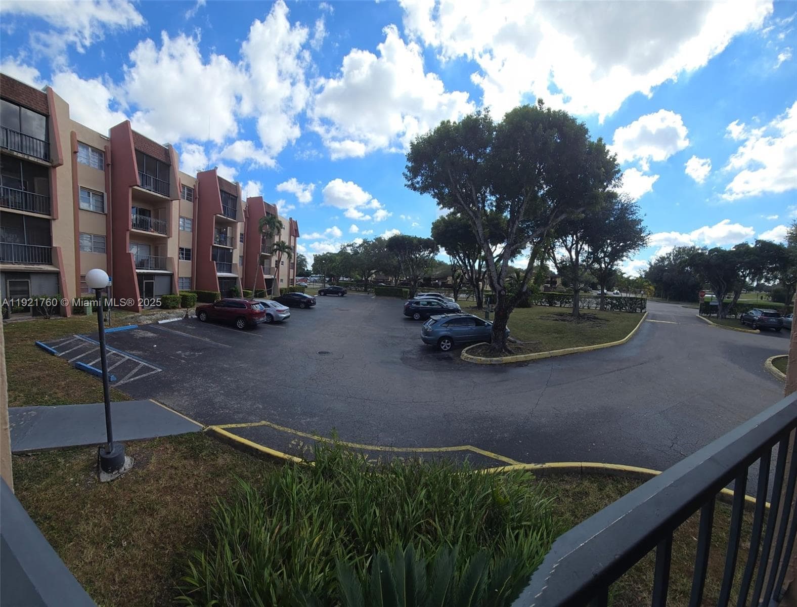13707 Kendale Lakes Cir, Miami FL 33183 — 13
