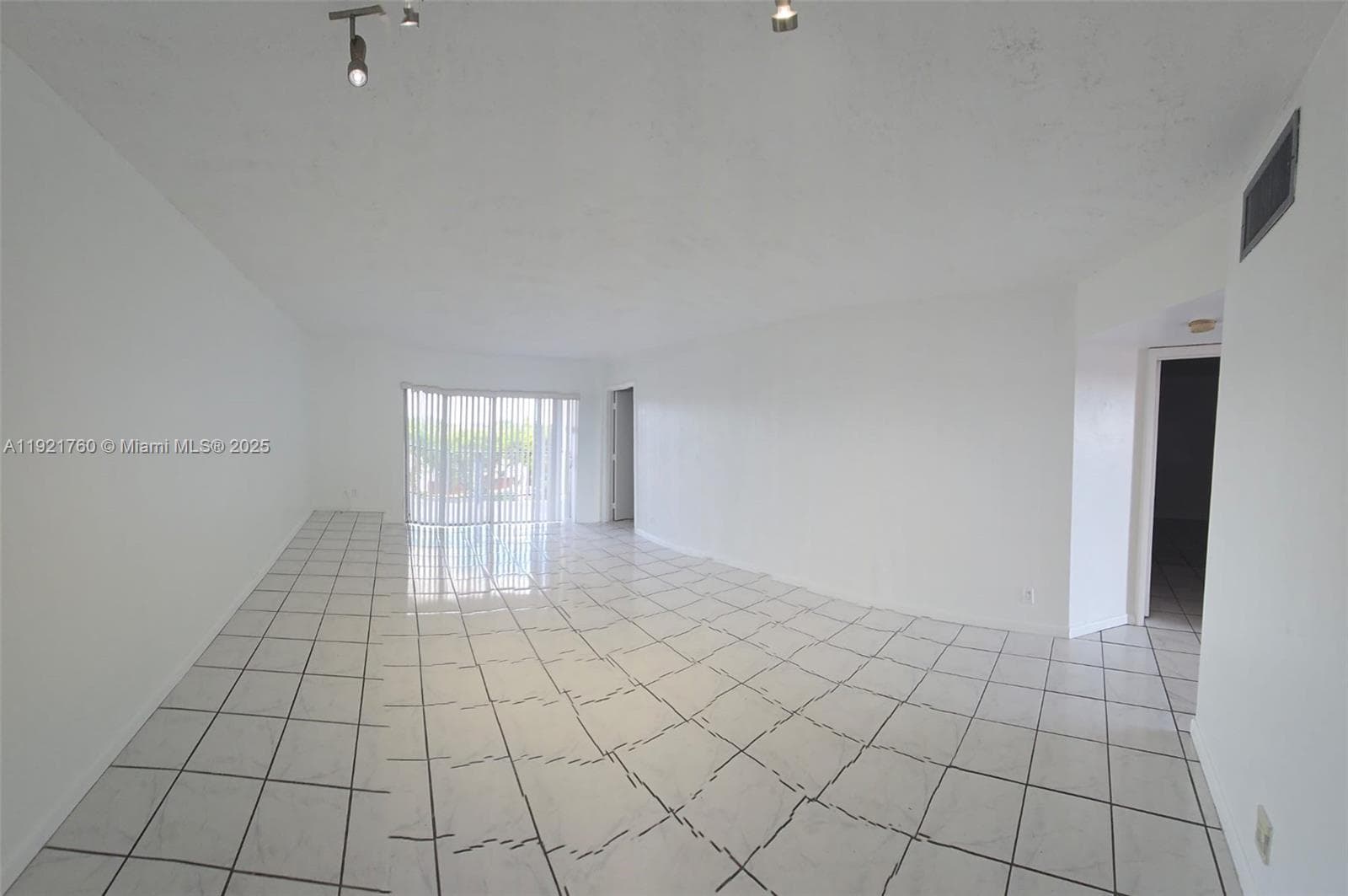 13707 Kendale Lakes Cir, Miami FL 33183 — 7