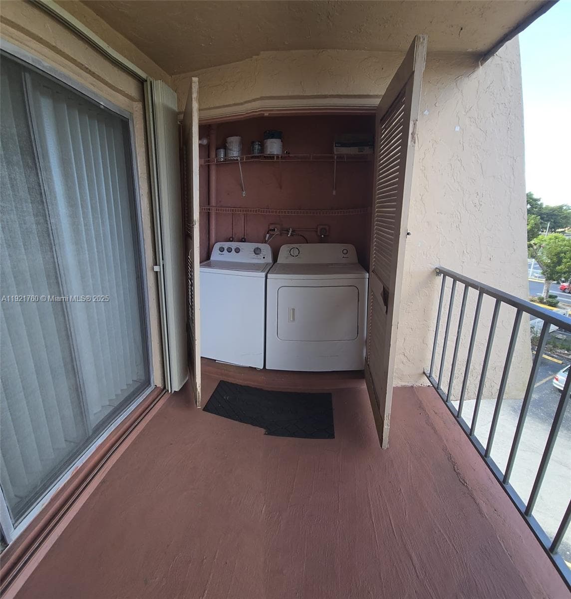 13707 Kendale Lakes Cir, Miami FL 33183 — 10