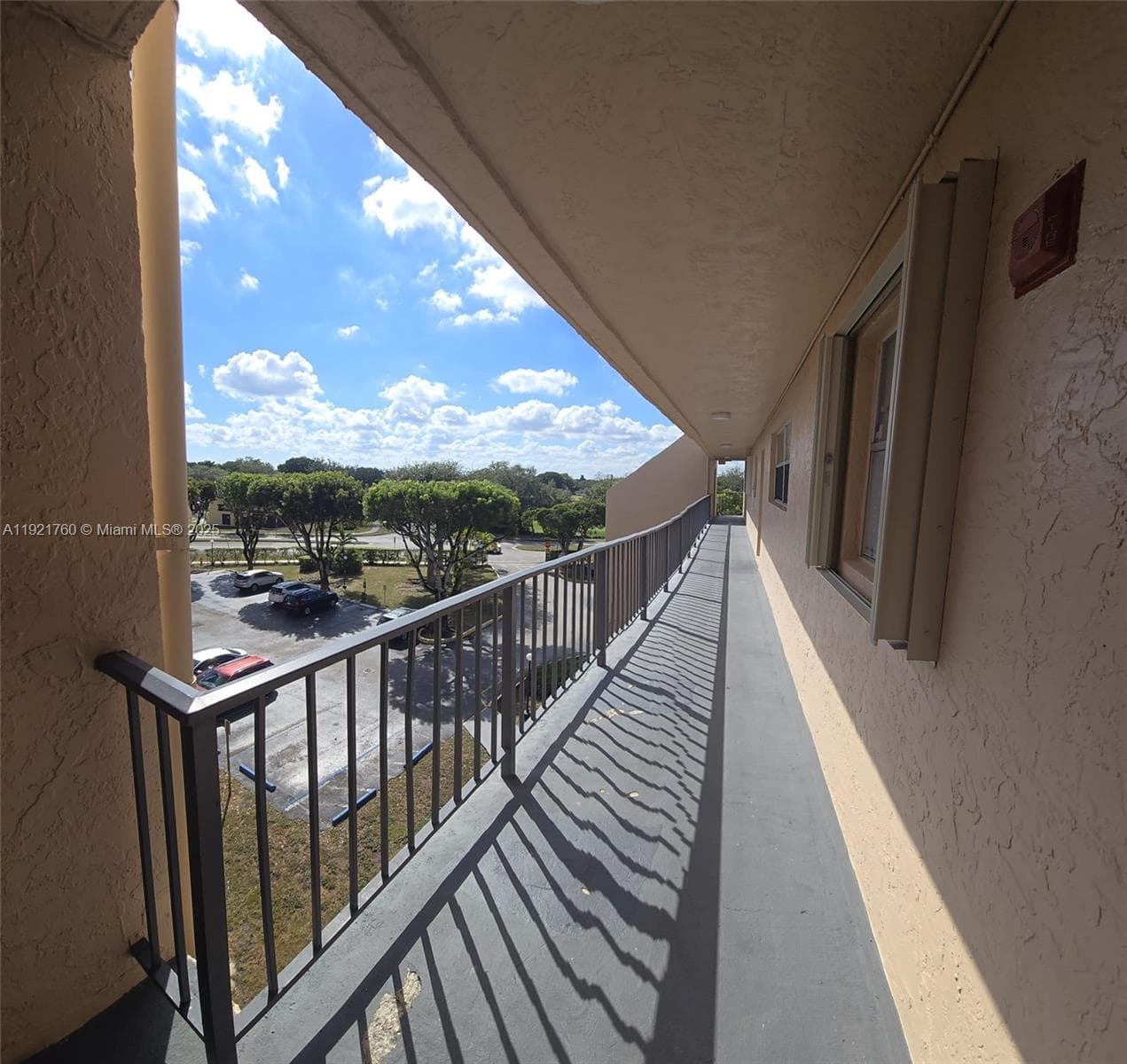 13707 Kendale Lakes Cir, Miami FL 33183 — 4