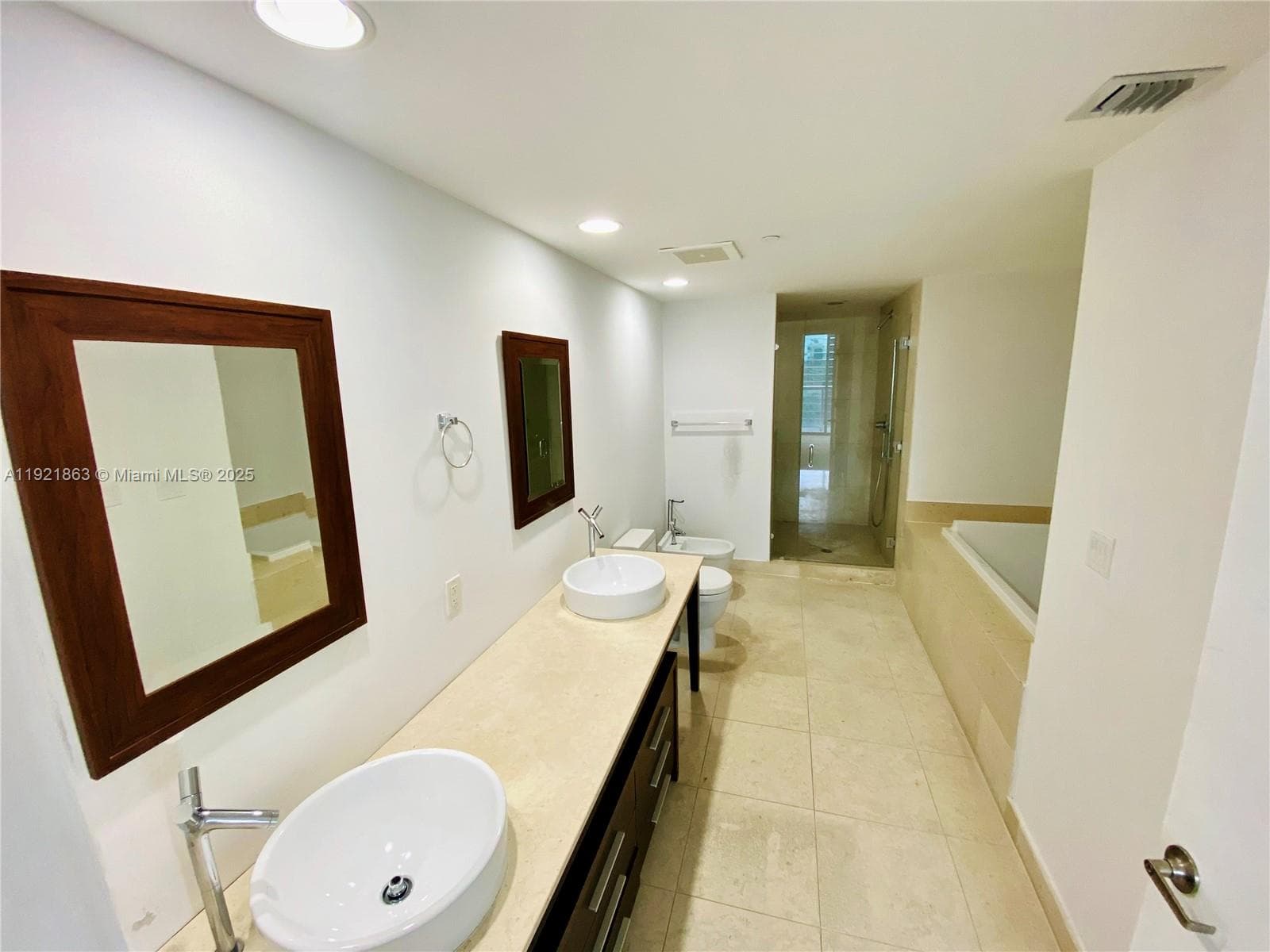 475 Brickell Ave # 3715, Miami FL 33131 — 13