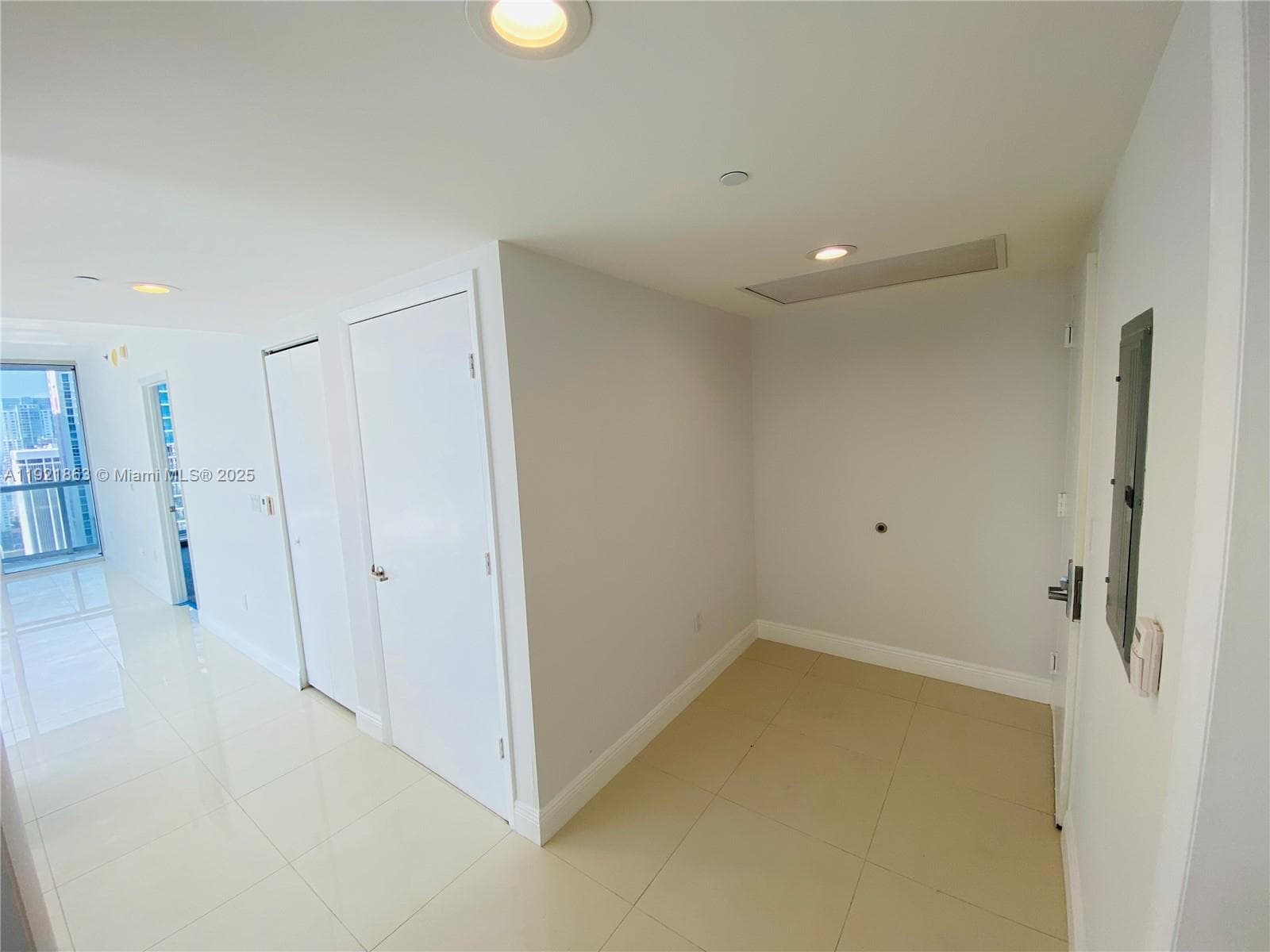 475 Brickell Ave # 3715, Miami FL 33131 — 17