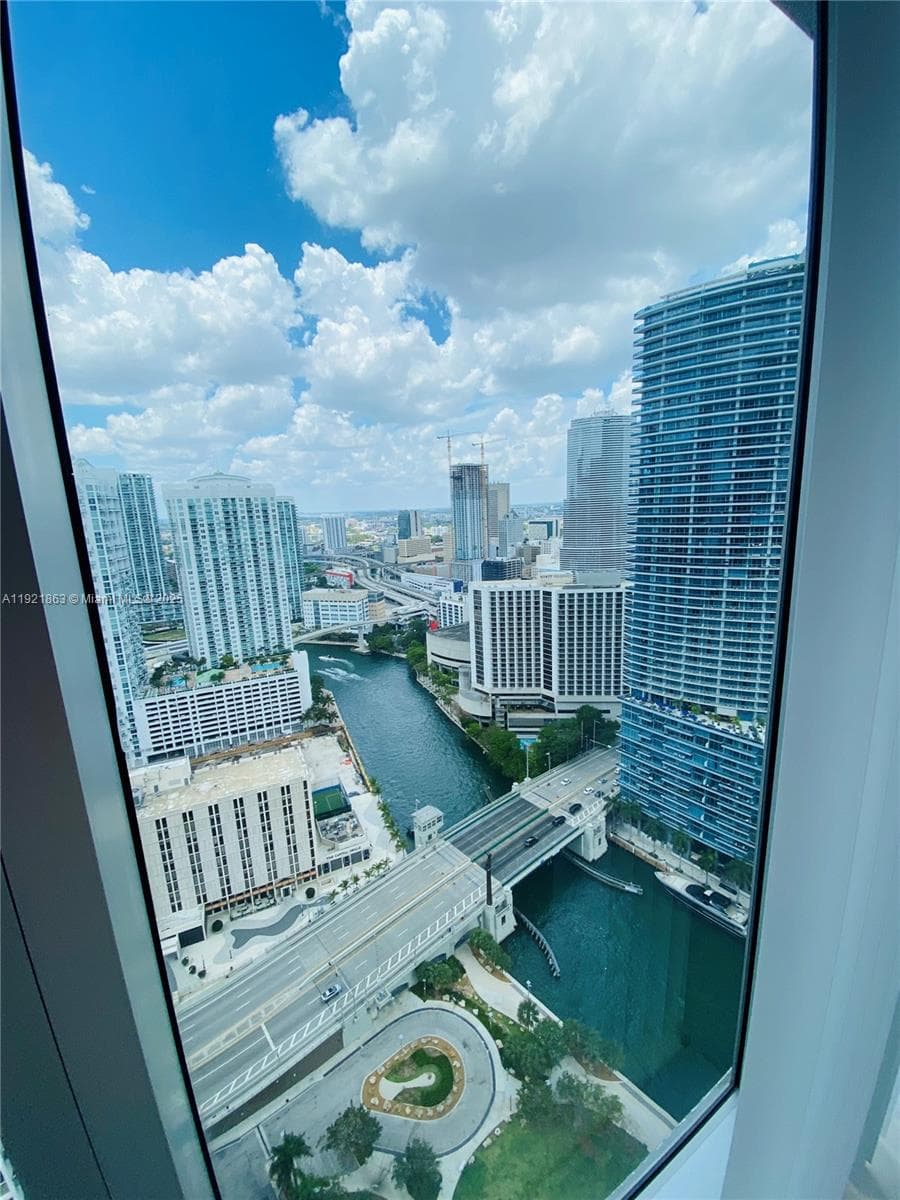 475 Brickell Ave # 3715, Miami FL 33131 — 20