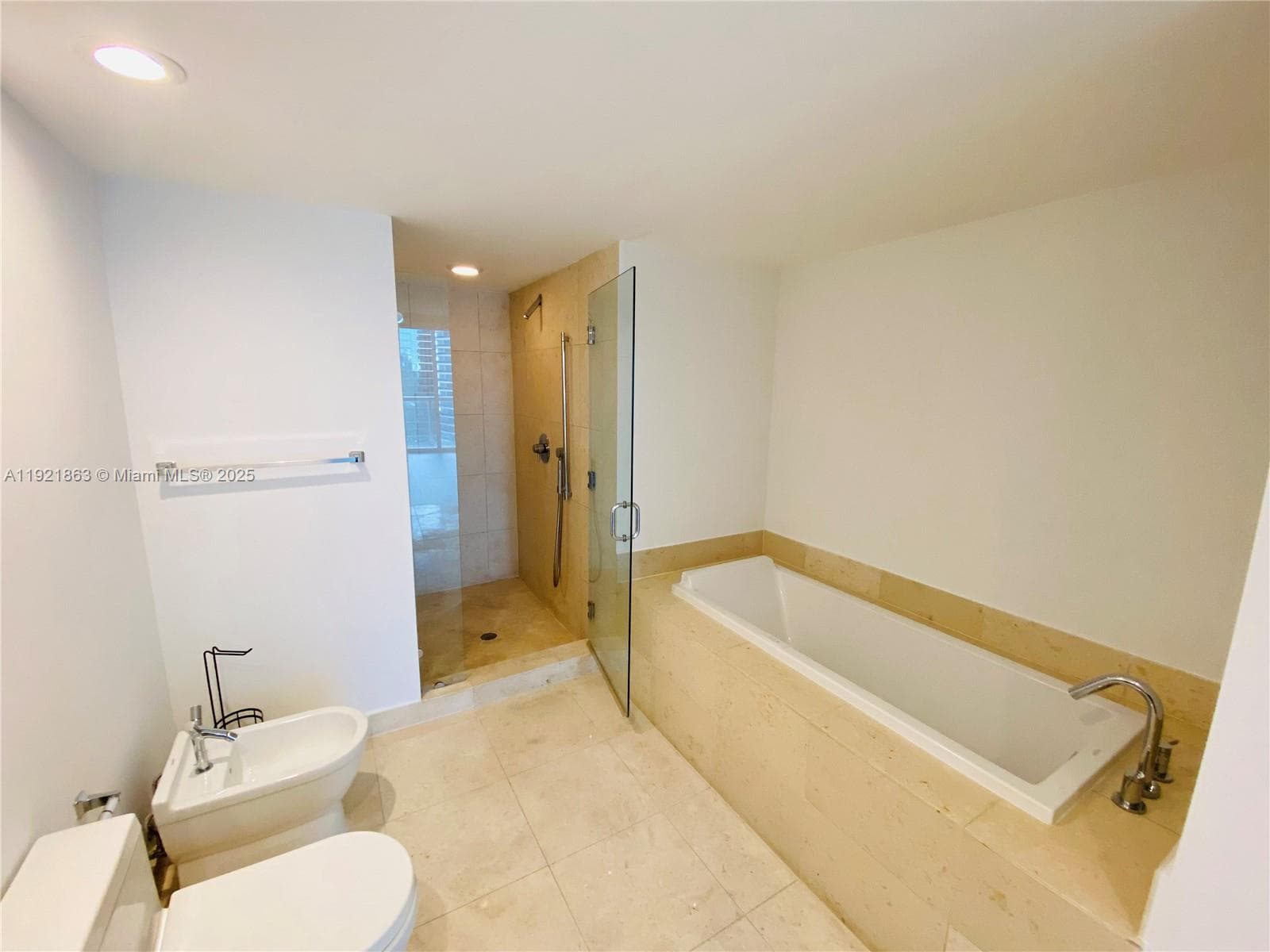 475 Brickell Ave # 3715, Miami FL 33131 — 14