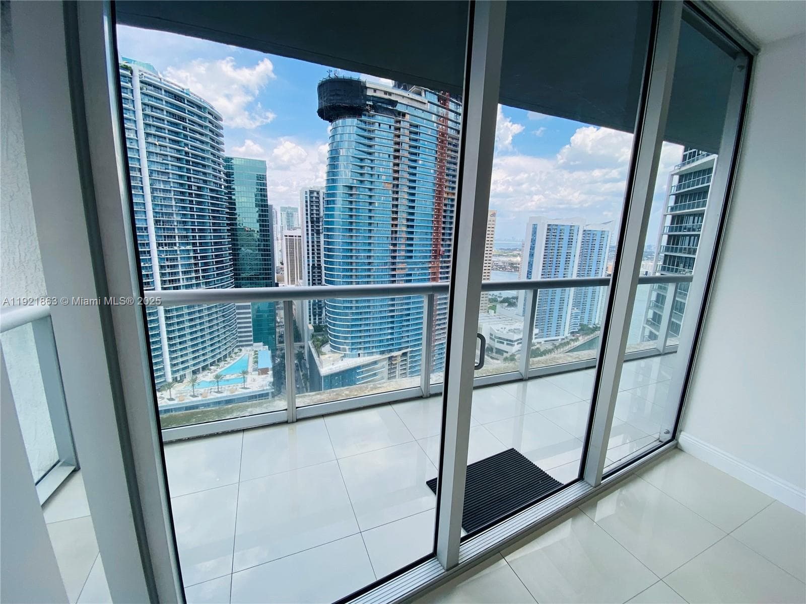 475 Brickell Ave # 3715, Miami FL 33131 — 19