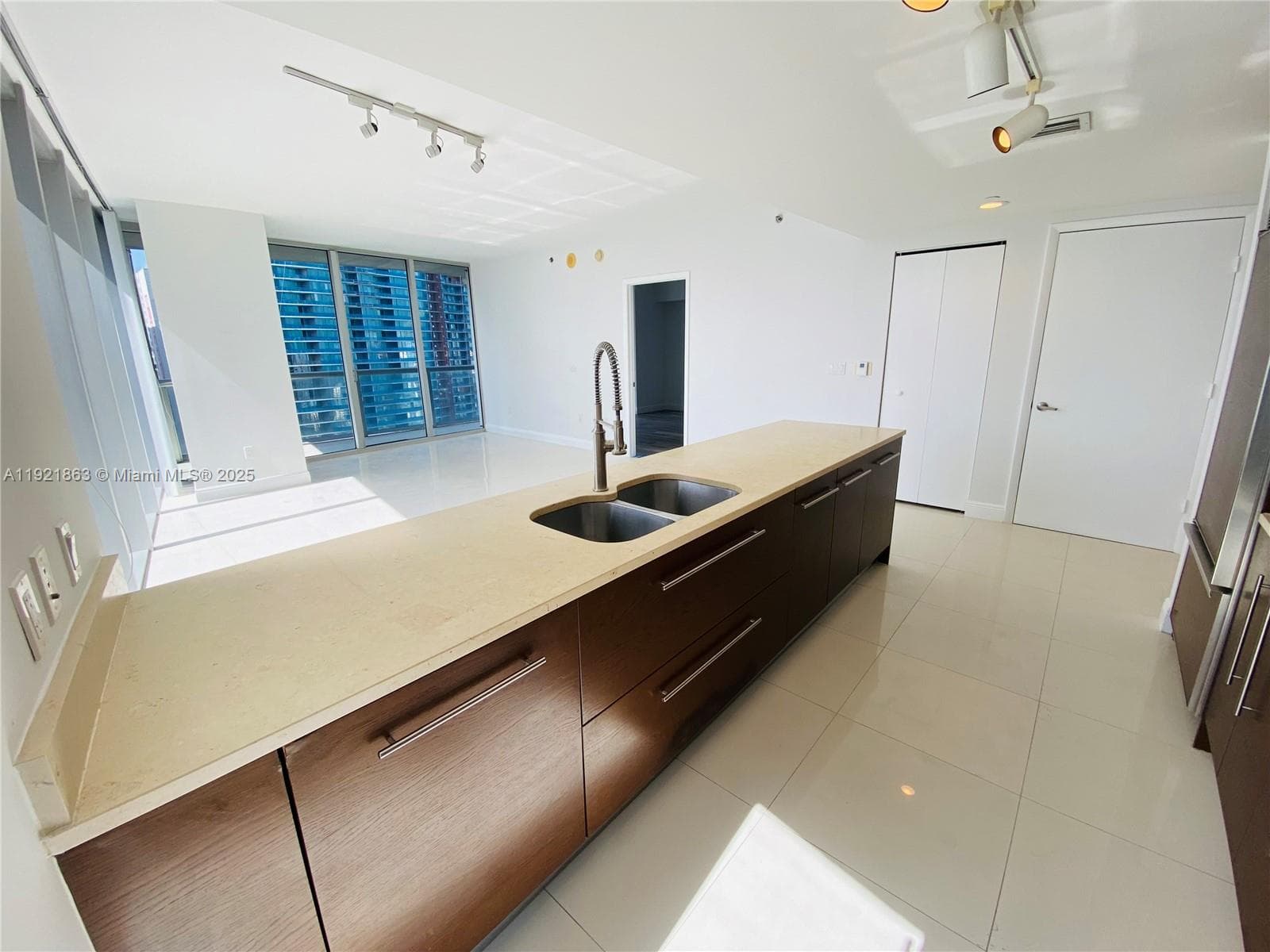 475 Brickell Ave # 3715, Miami FL 33131 — 4