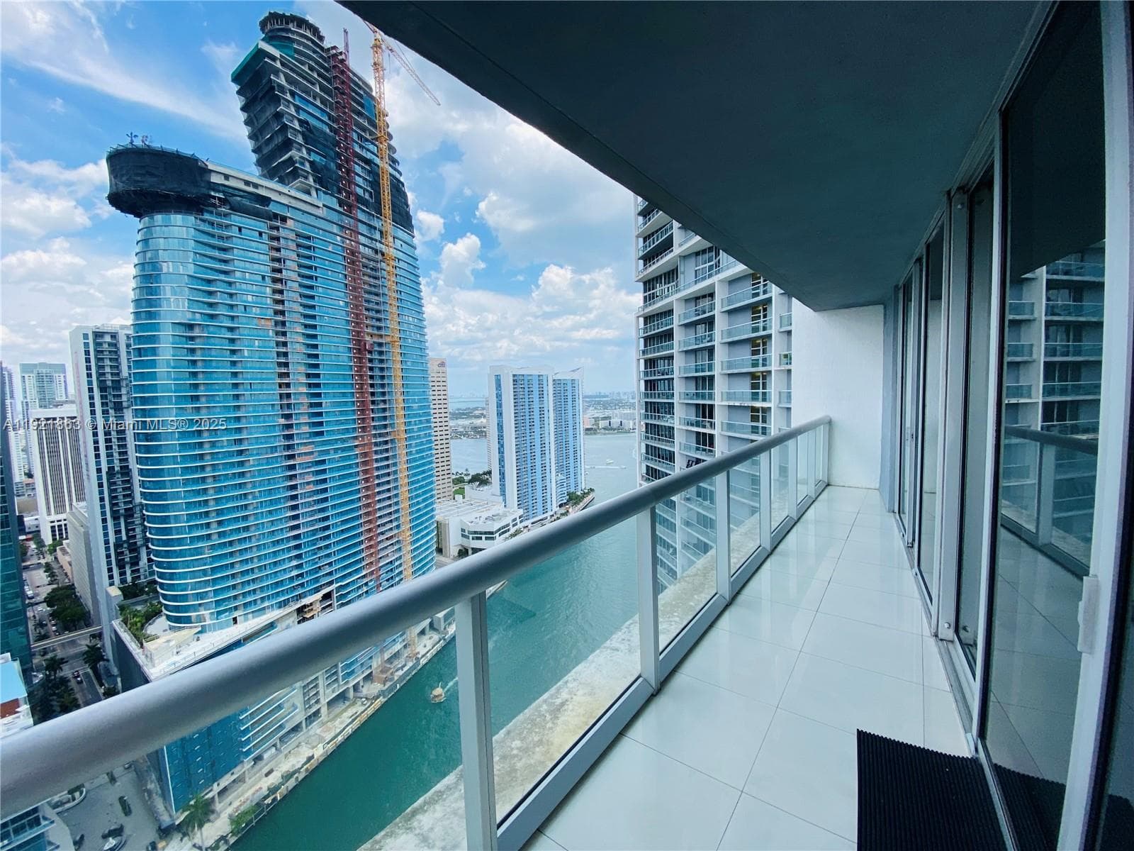 475 Brickell Ave # 3715, Miami FL 33131 — 21