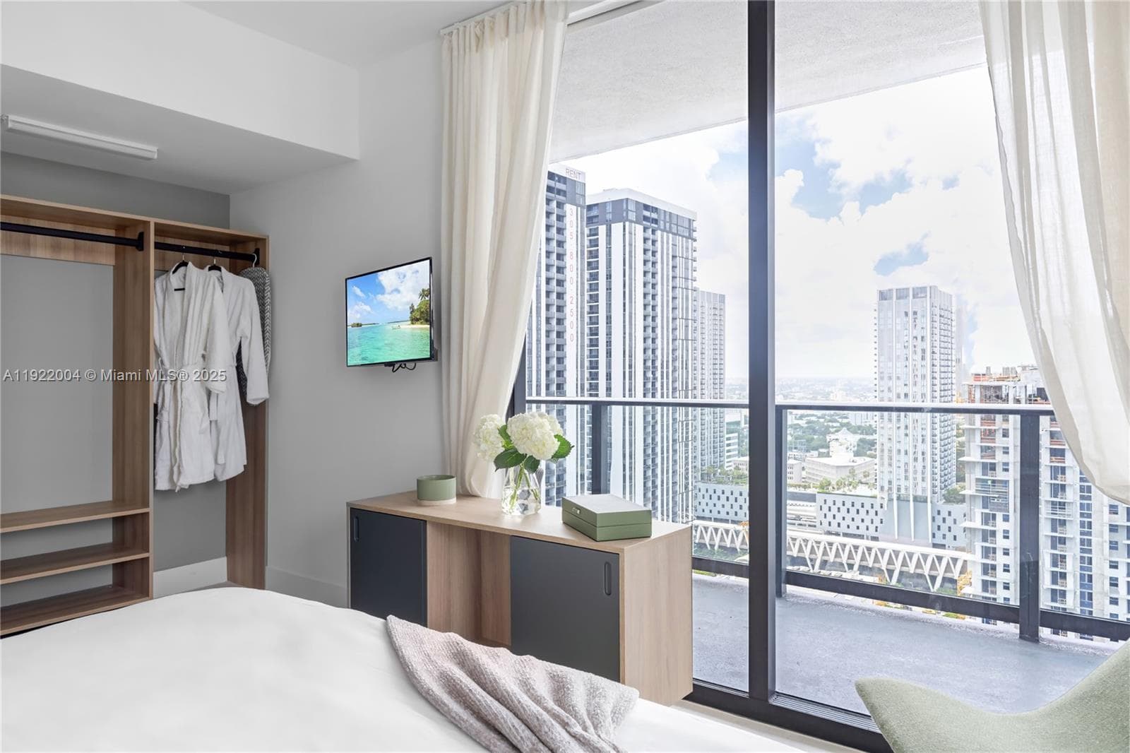 159 NE 6th St # 3002, Miami FL 33132 — 15