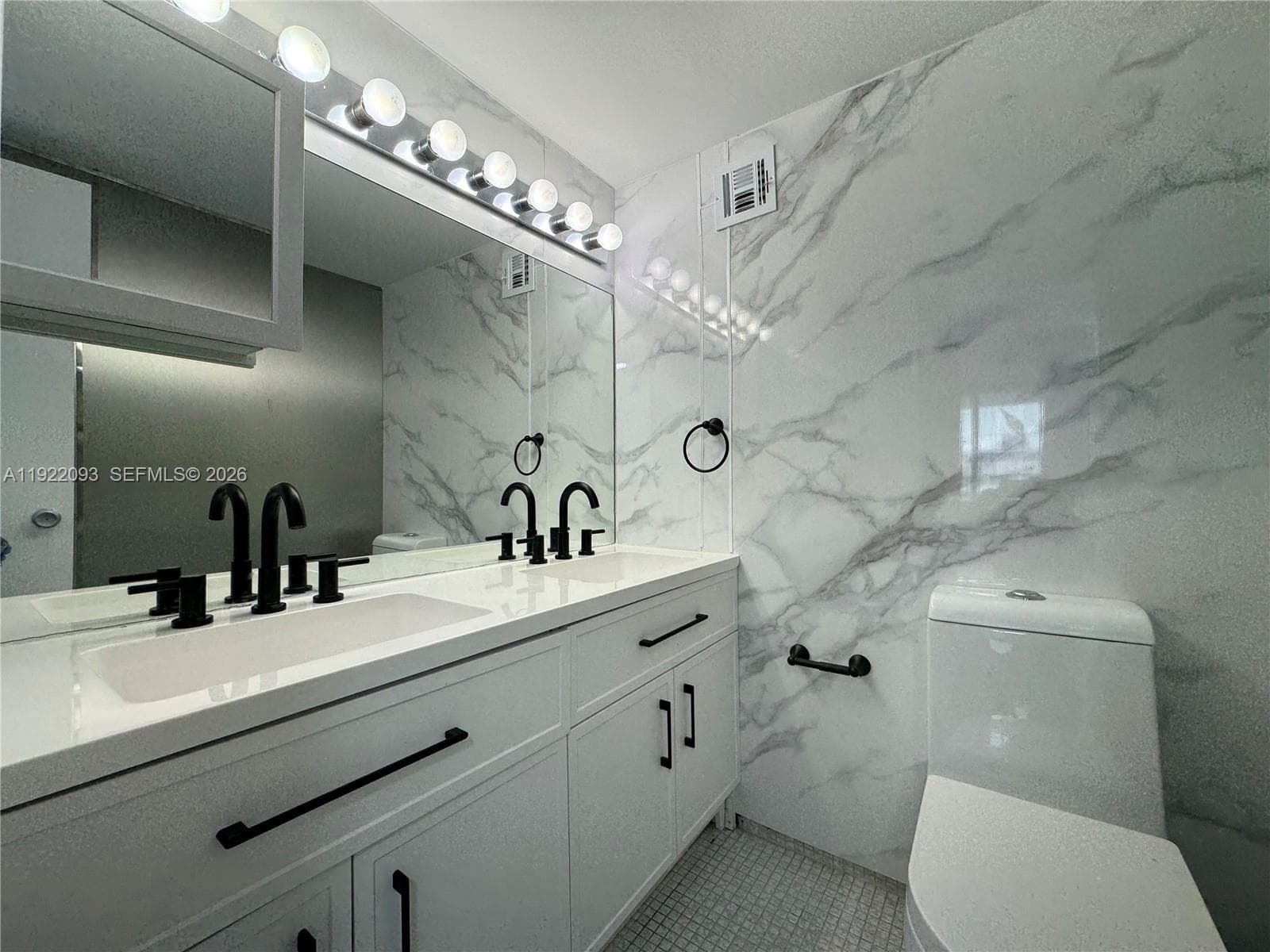 1200 West Ave # 15, Miami Beach FL 33139 — 35
