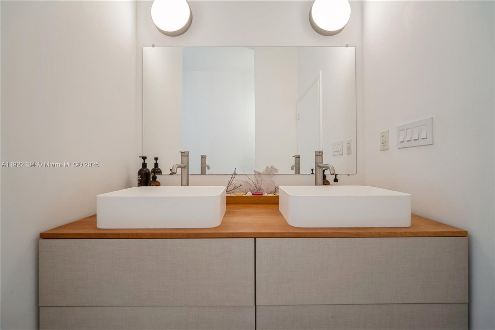 2001 Meridian Ave # 512, Miami Beach FL 33139 — 16