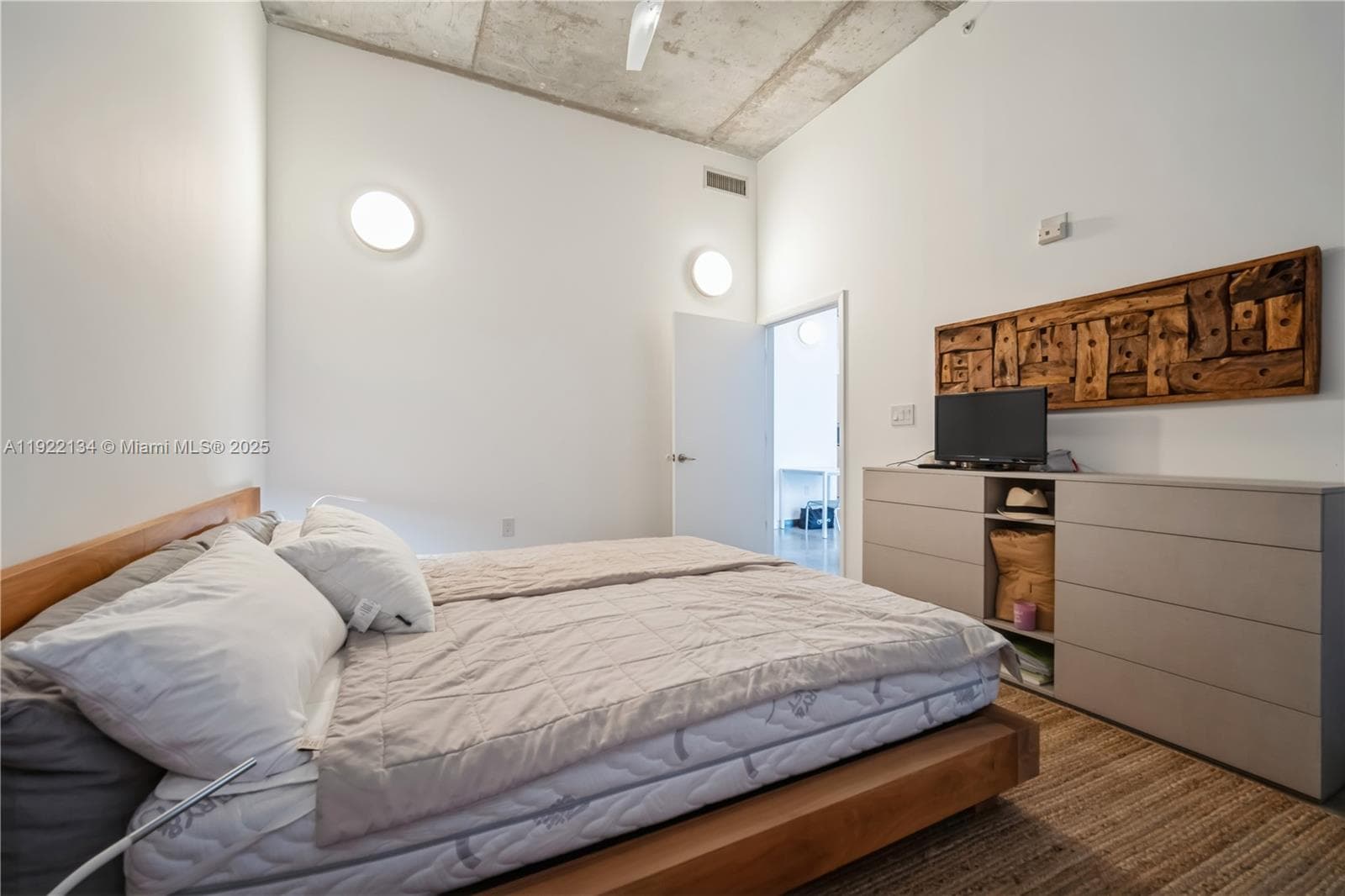 2001 Meridian Ave # 512, Miami Beach FL 33139 — 19