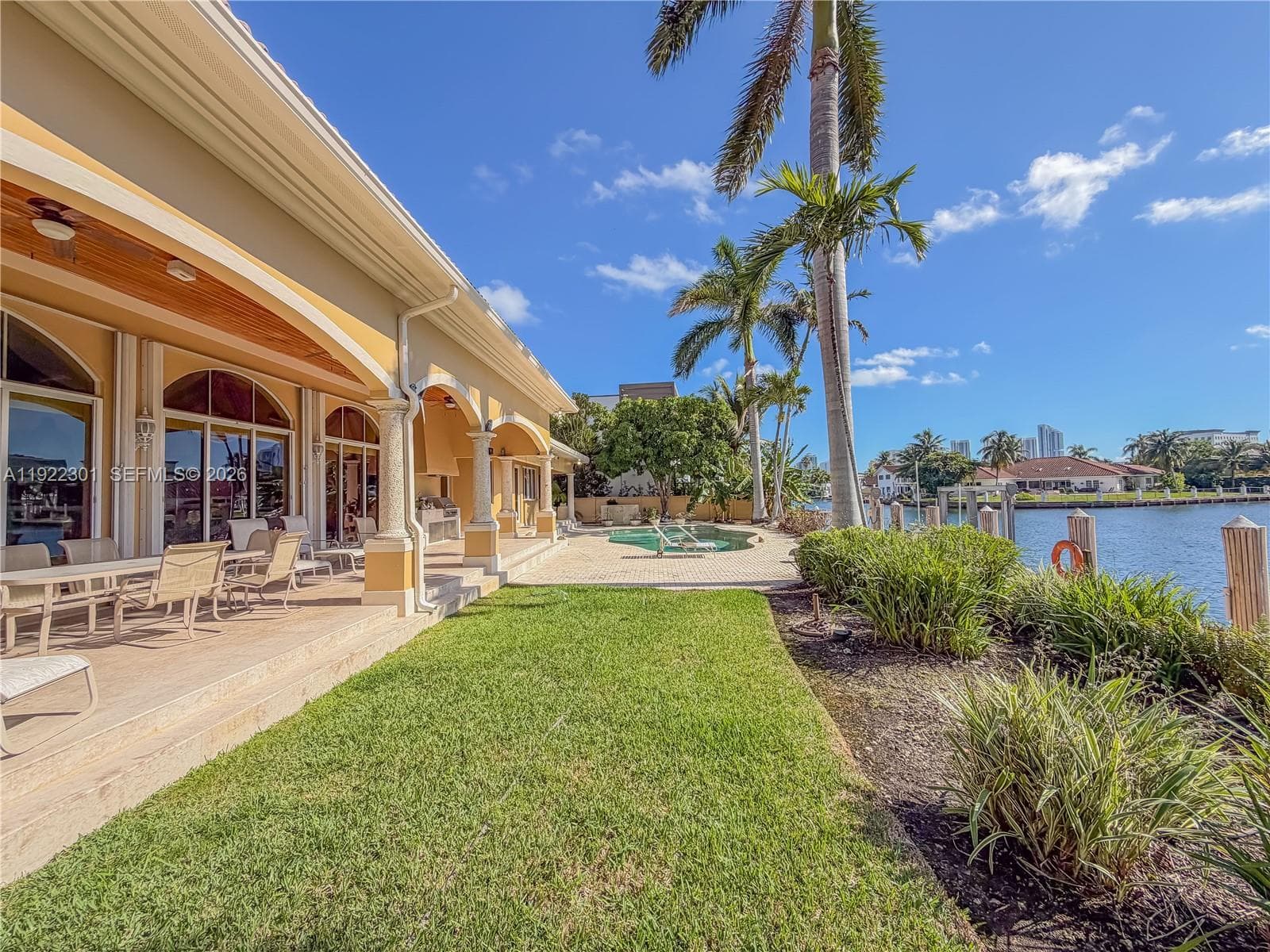 3220 NE 165th St, North Miami Beach FL 33160 — 22