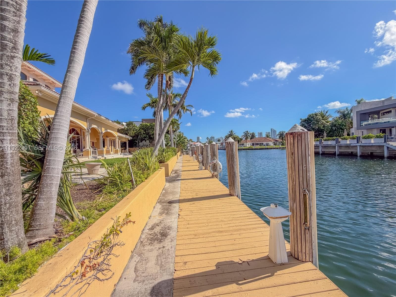 3220 NE 165th St, North Miami Beach FL 33160 — 5