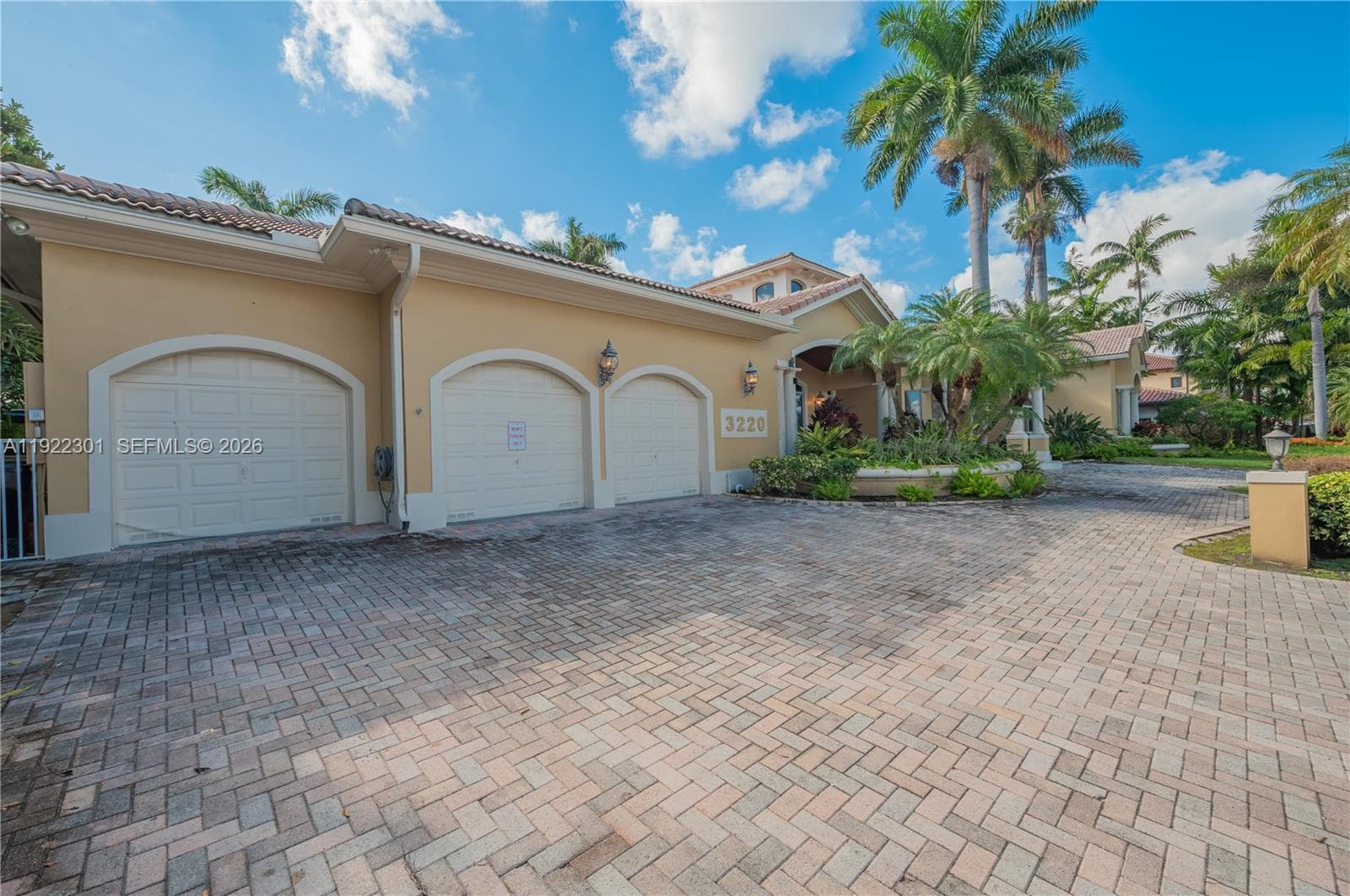 3220 NE 165th St, North Miami Beach FL 33160 — 29