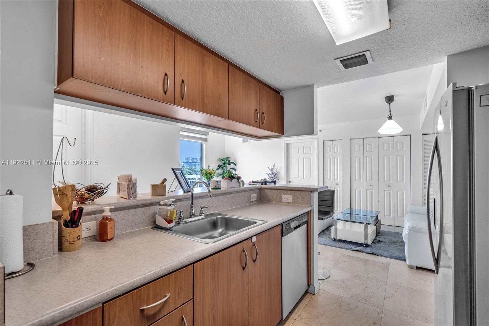 816 NW 11th St # 607, Miami FL 33136 — 2