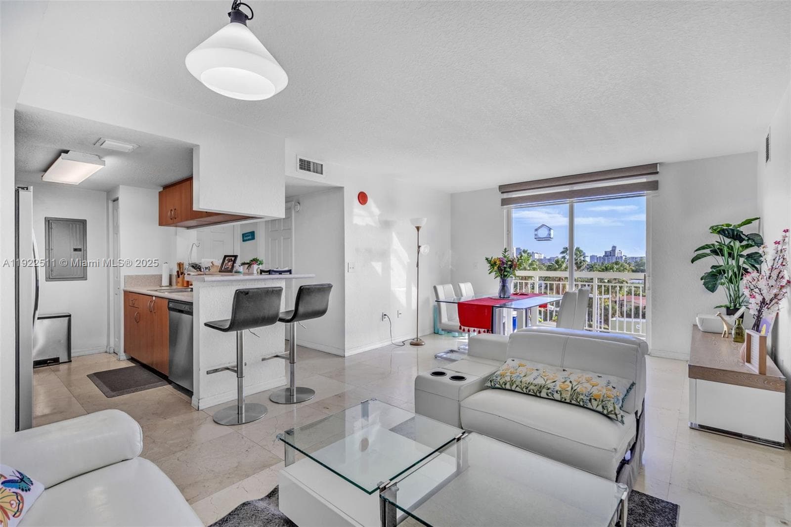 816 NW 11th St # 607, Miami FL 33136 — 16