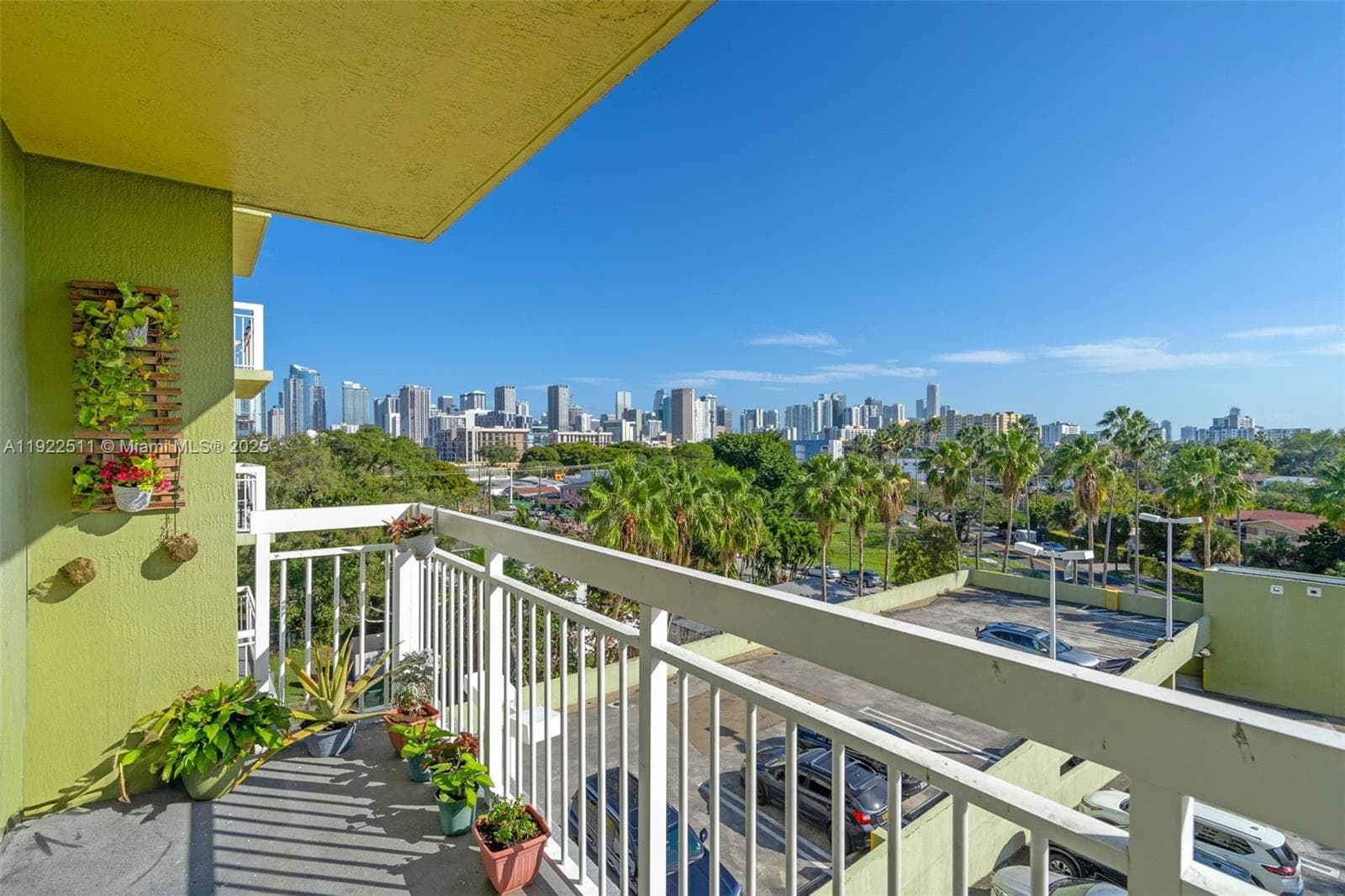 816 NW 11th St # 607, Miami FL 33136 — 36