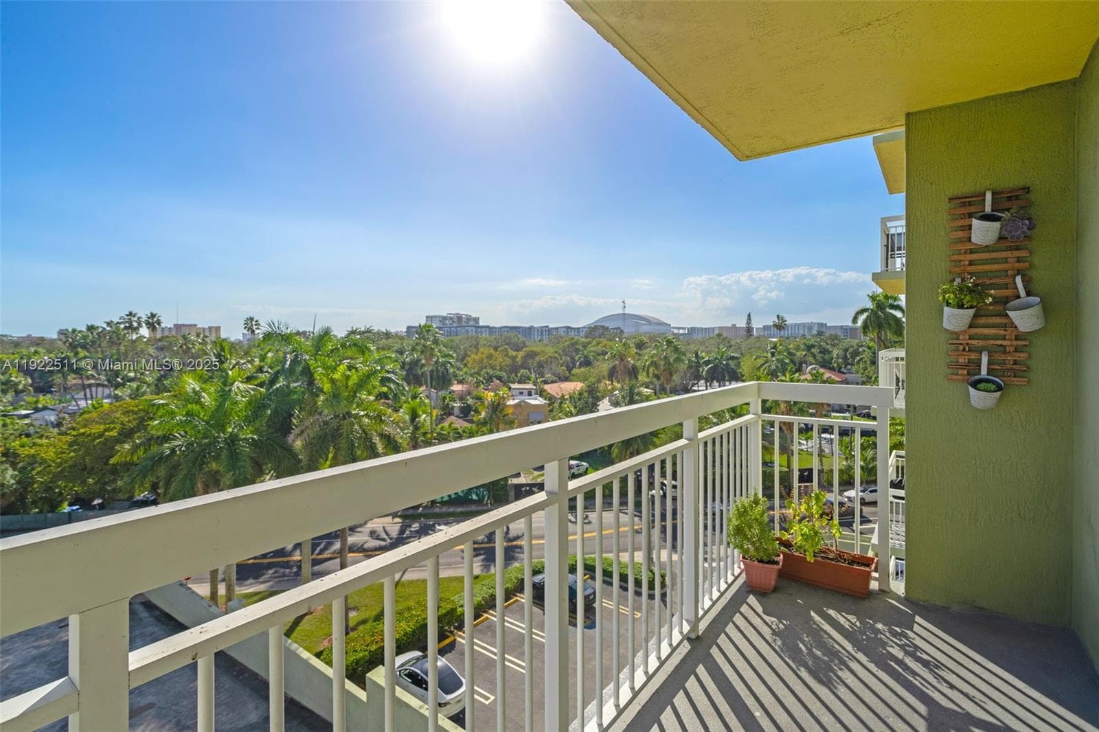816 NW 11th St # 607, Miami FL 33136 — 35