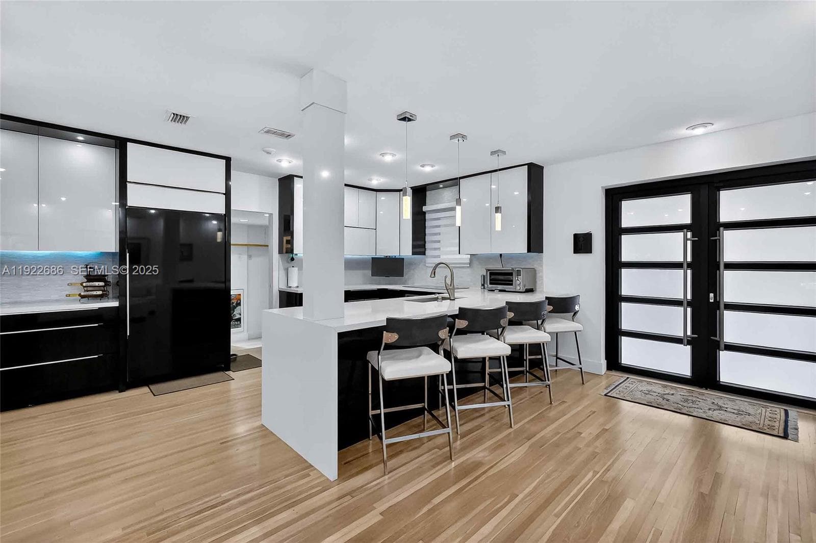 7724 Hawthorne Ave, Miami Beach FL 33141 — 7