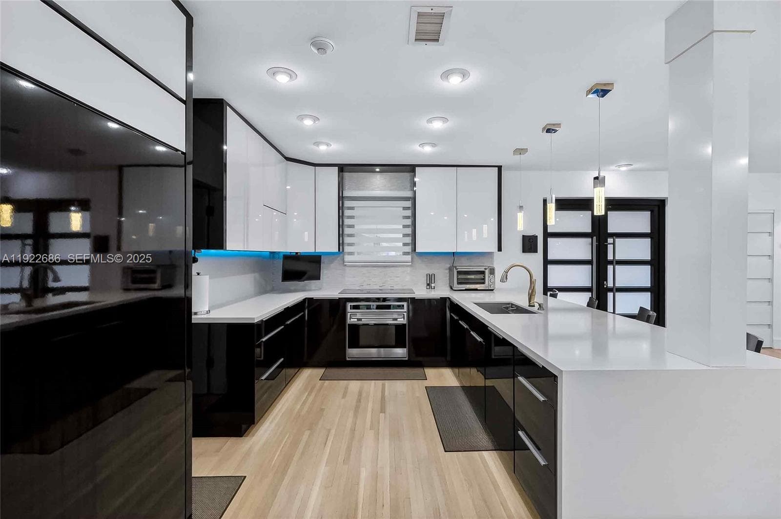 7724 Hawthorne Ave, Miami Beach FL 33141 — 11