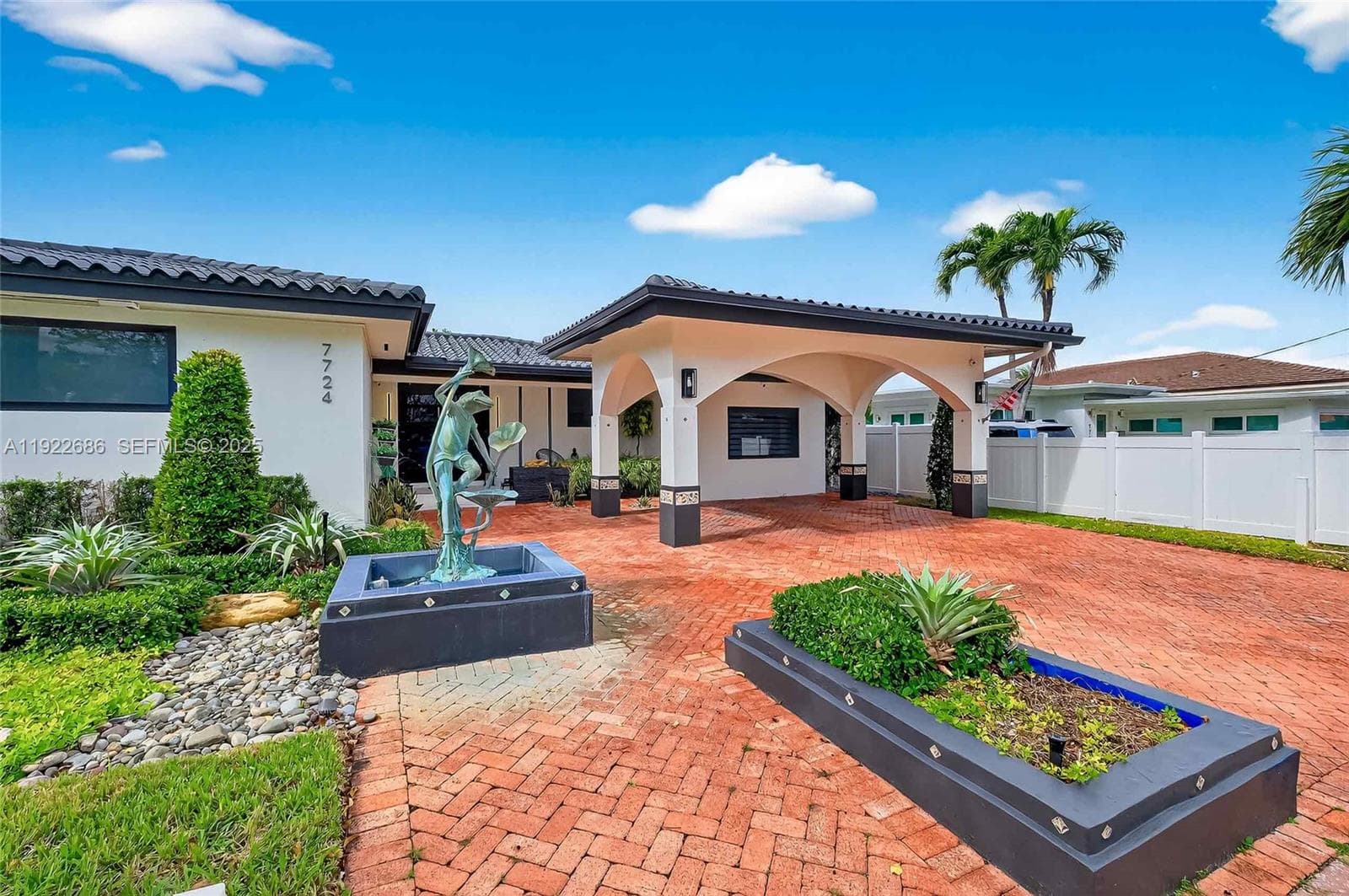 7724 Hawthorne Ave, Miami Beach FL 33141 — 4