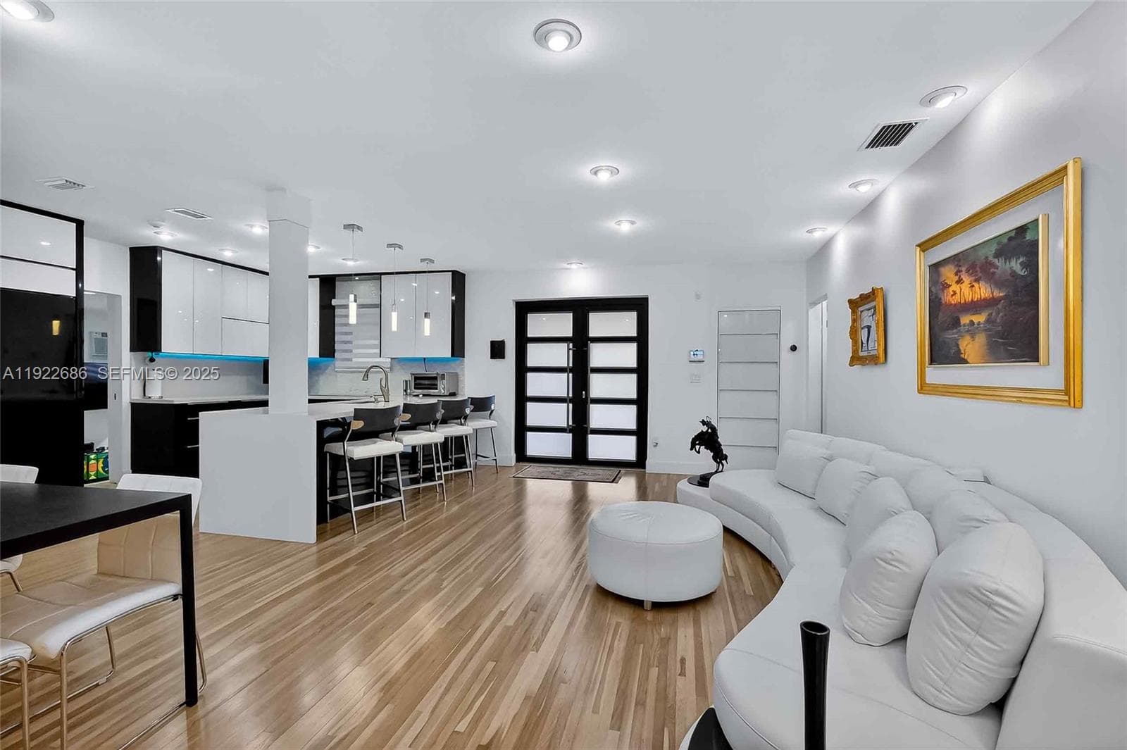 7724 Hawthorne Ave, Miami Beach FL 33141 — 8
