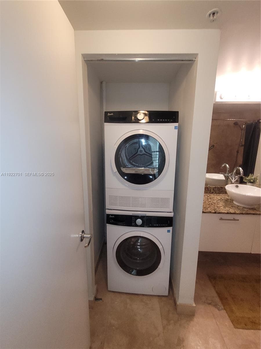 41 SE 5th St # 710, Miami FL 33131 — 13