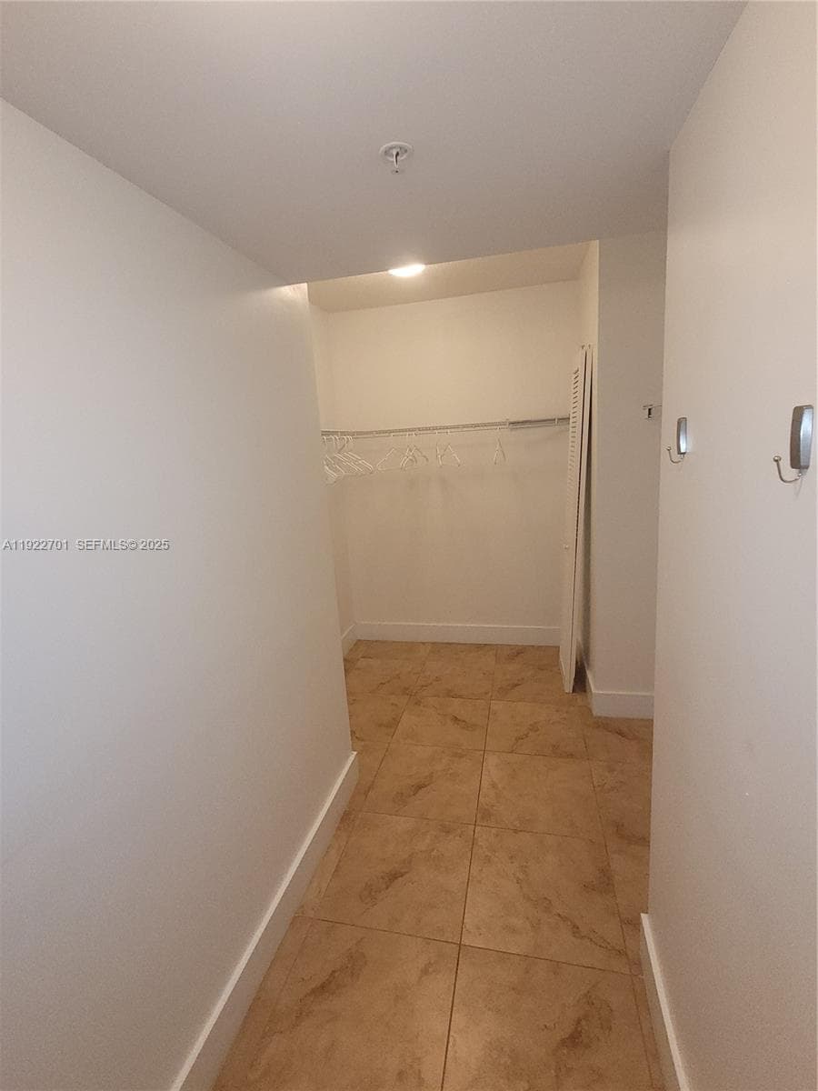 41 SE 5th St # 710, Miami FL 33131 — 14