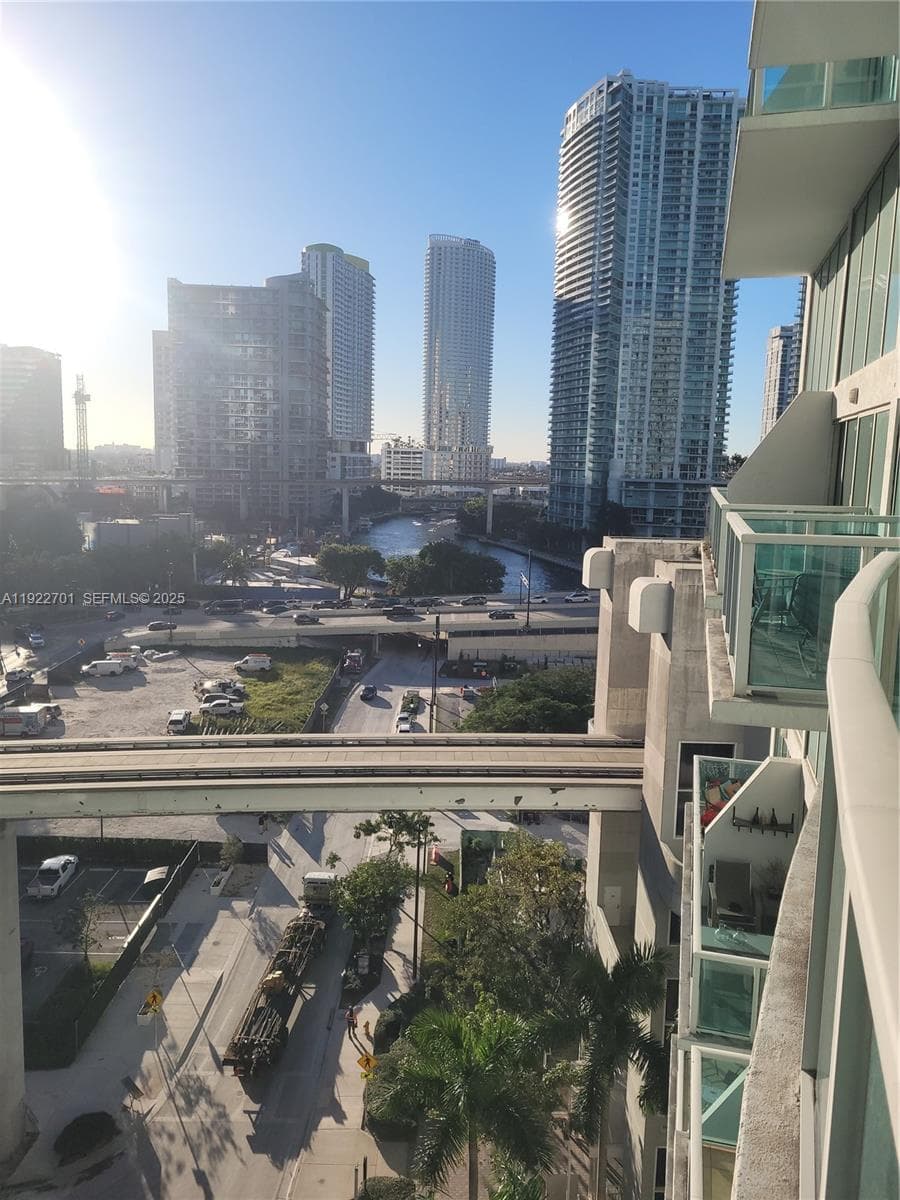 41 SE 5th St # 710, Miami FL 33131 — 4