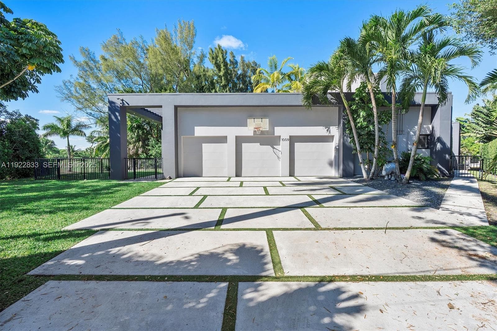 1009 NE 104th St, Miami Shores FL 33138 — 95