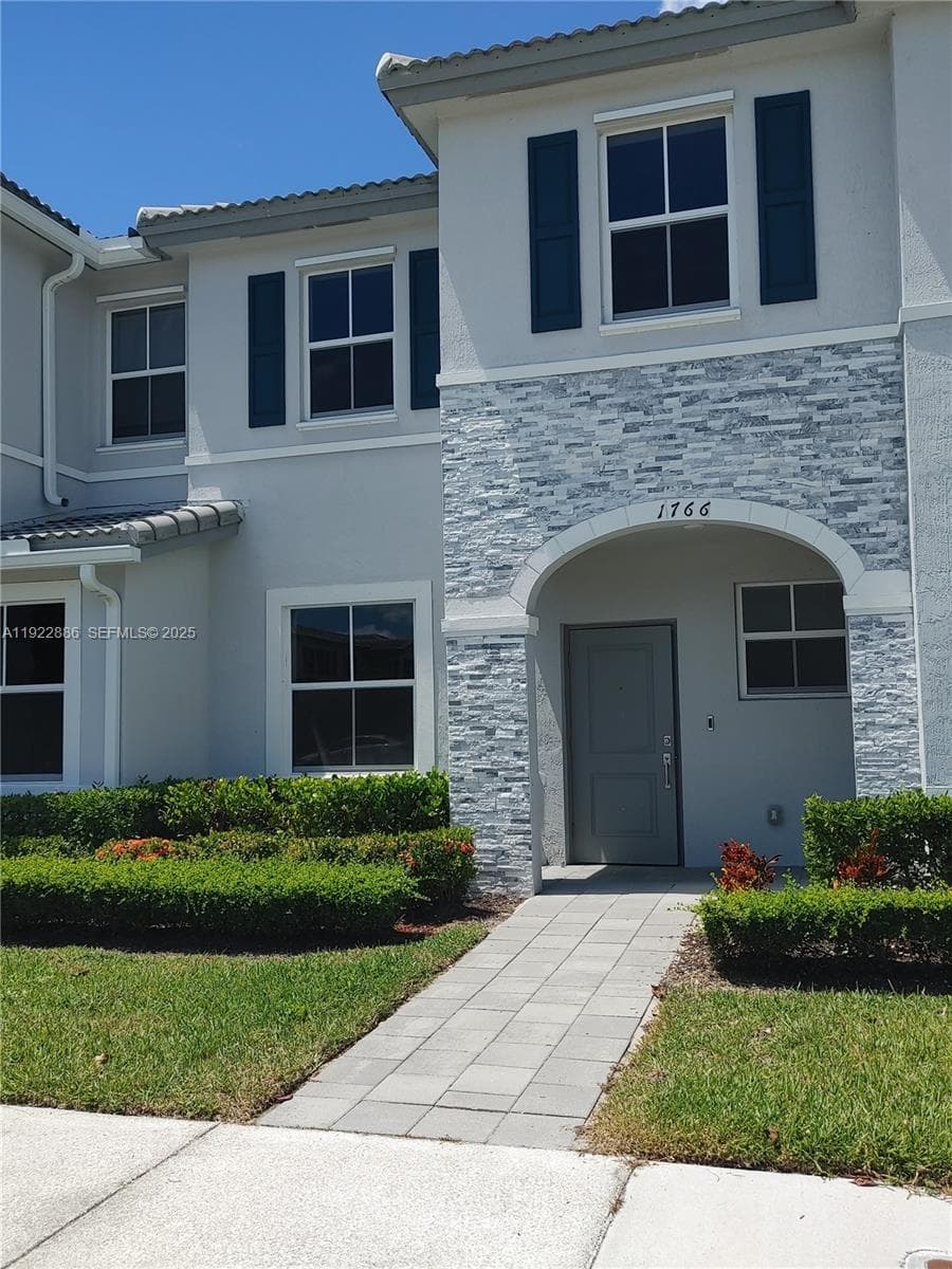 1766 SE 26th Rd, Homestead FL 33035 — 1