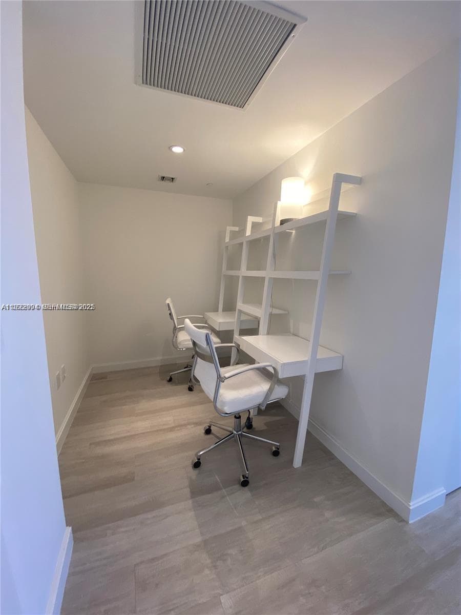 55 SW 9th St # 3001, Miami FL 33130 — 17