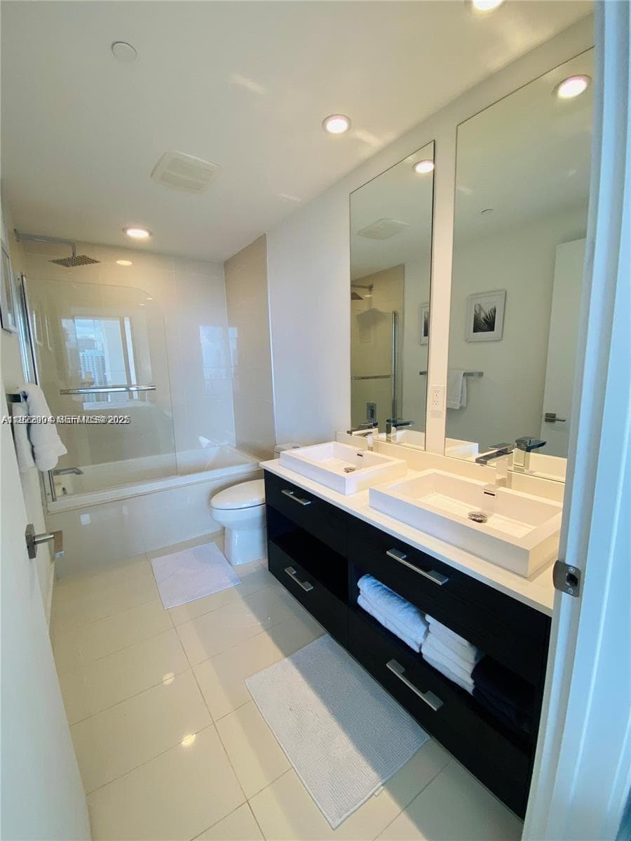 55 SW 9th St # 3001, Miami FL 33130 — 18