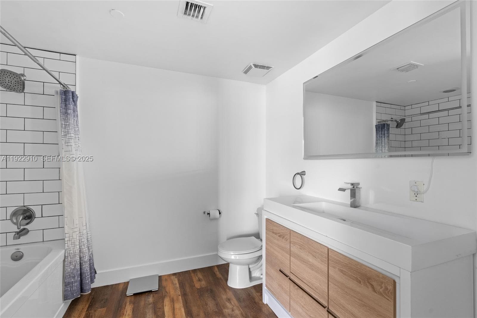 350 S Miami Ave # 1803, Miami FL 33130 — 23