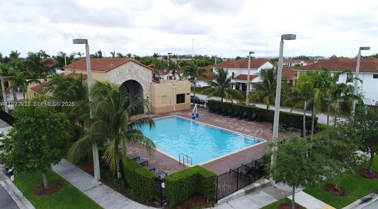 10131 NW 10th St, Miami FL 33172 — 16