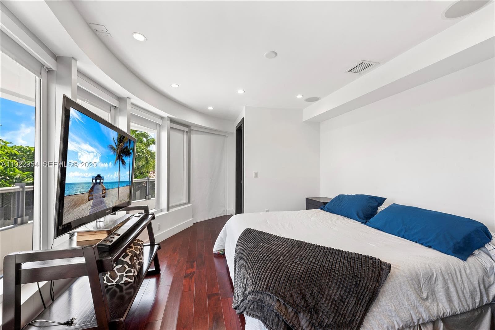3344 NE 167th St, North Miami Beach FL 33160 — 77