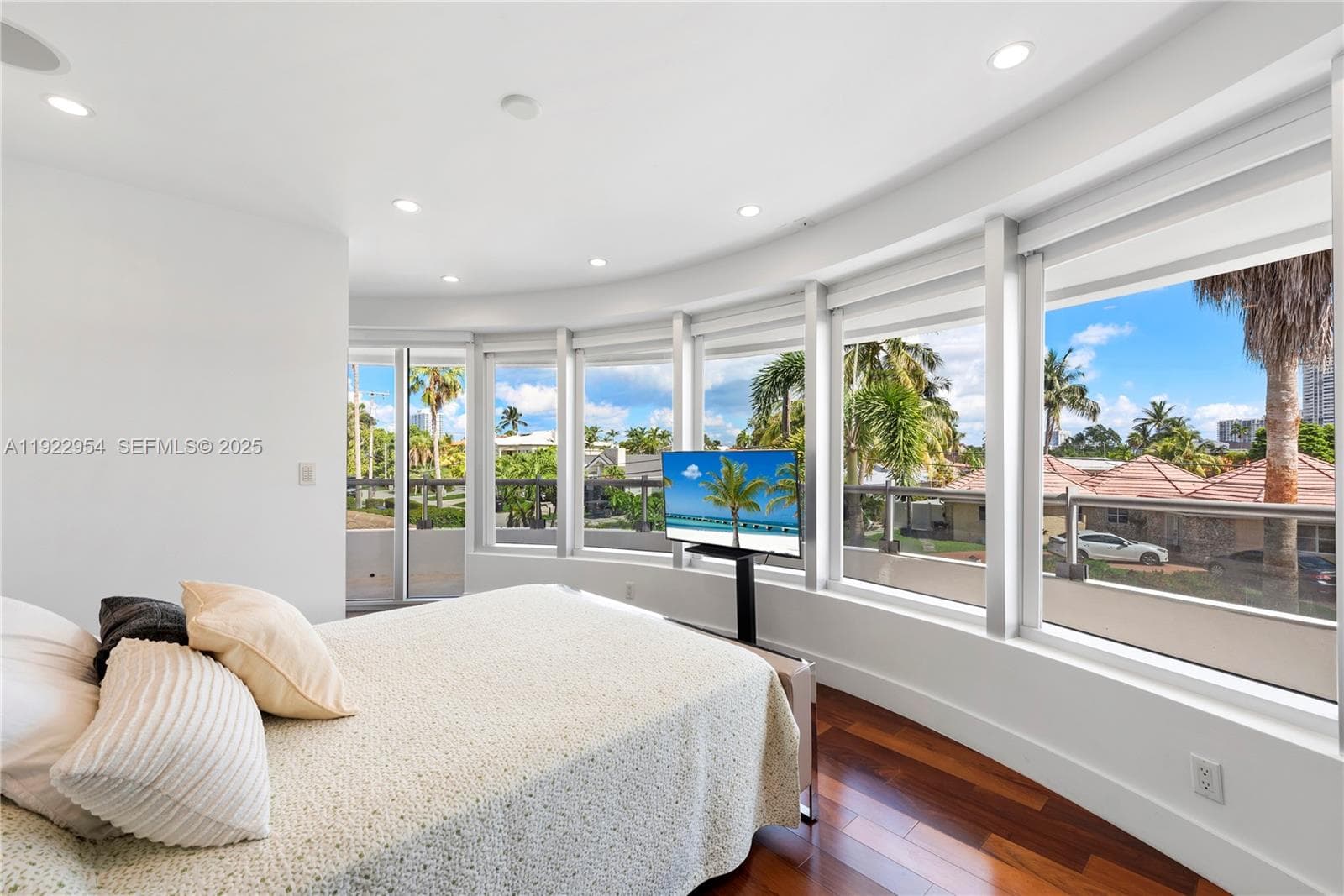 3344 NE 167th St, North Miami Beach FL 33160 — 81