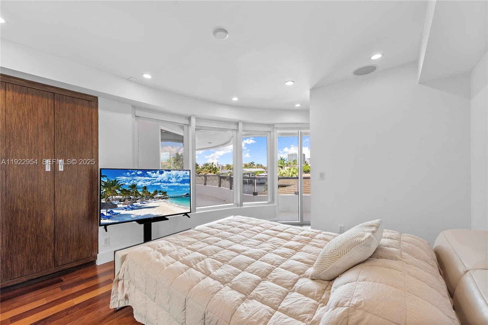 3344 NE 167th St, North Miami Beach FL 33160 — 88
