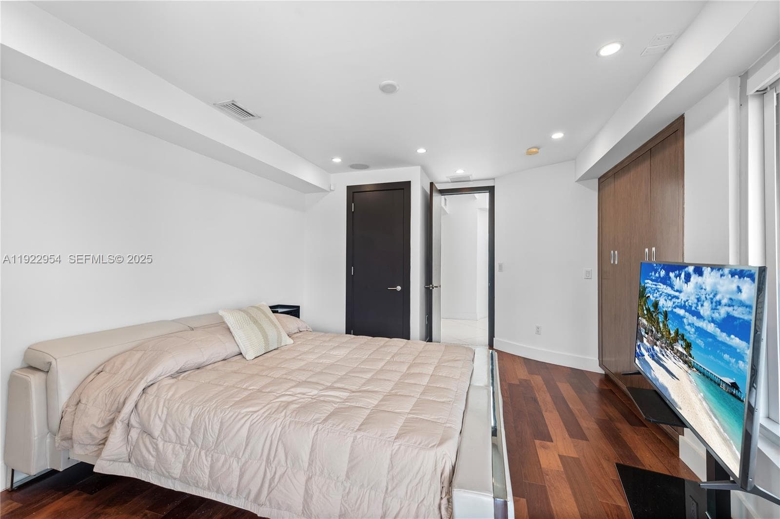 3344 NE 167th St, North Miami Beach FL 33160 — 89
