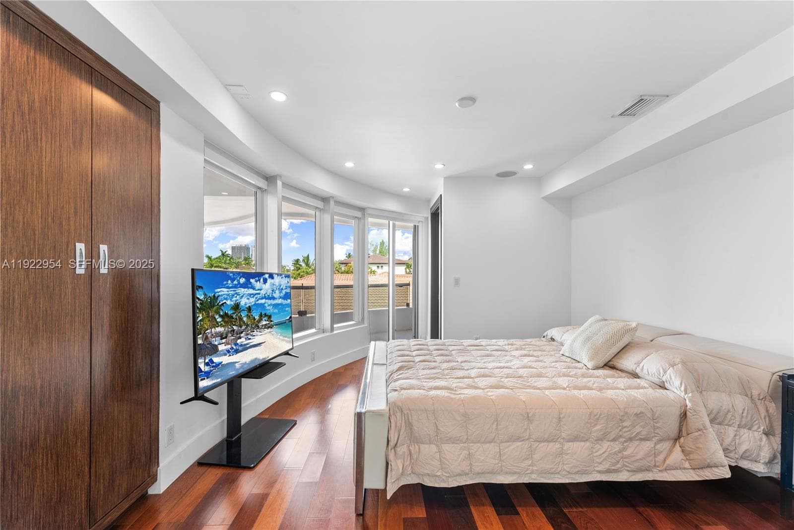 3344 NE 167th St, North Miami Beach FL 33160 — 87