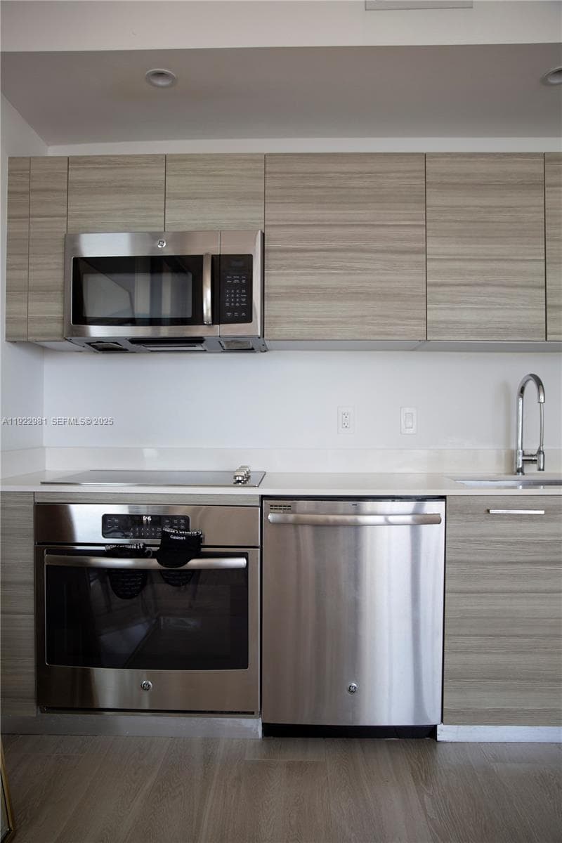 121 NE 34th St # 2701, Miami FL 33137 — 7