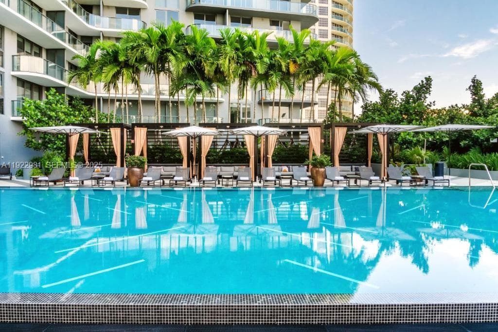 121 NE 34th St # 2701, Miami FL 33137 — 32