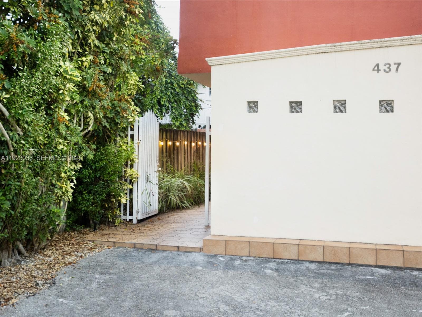 437 SW 3rd St # 2, Miami FL 33130 — 33