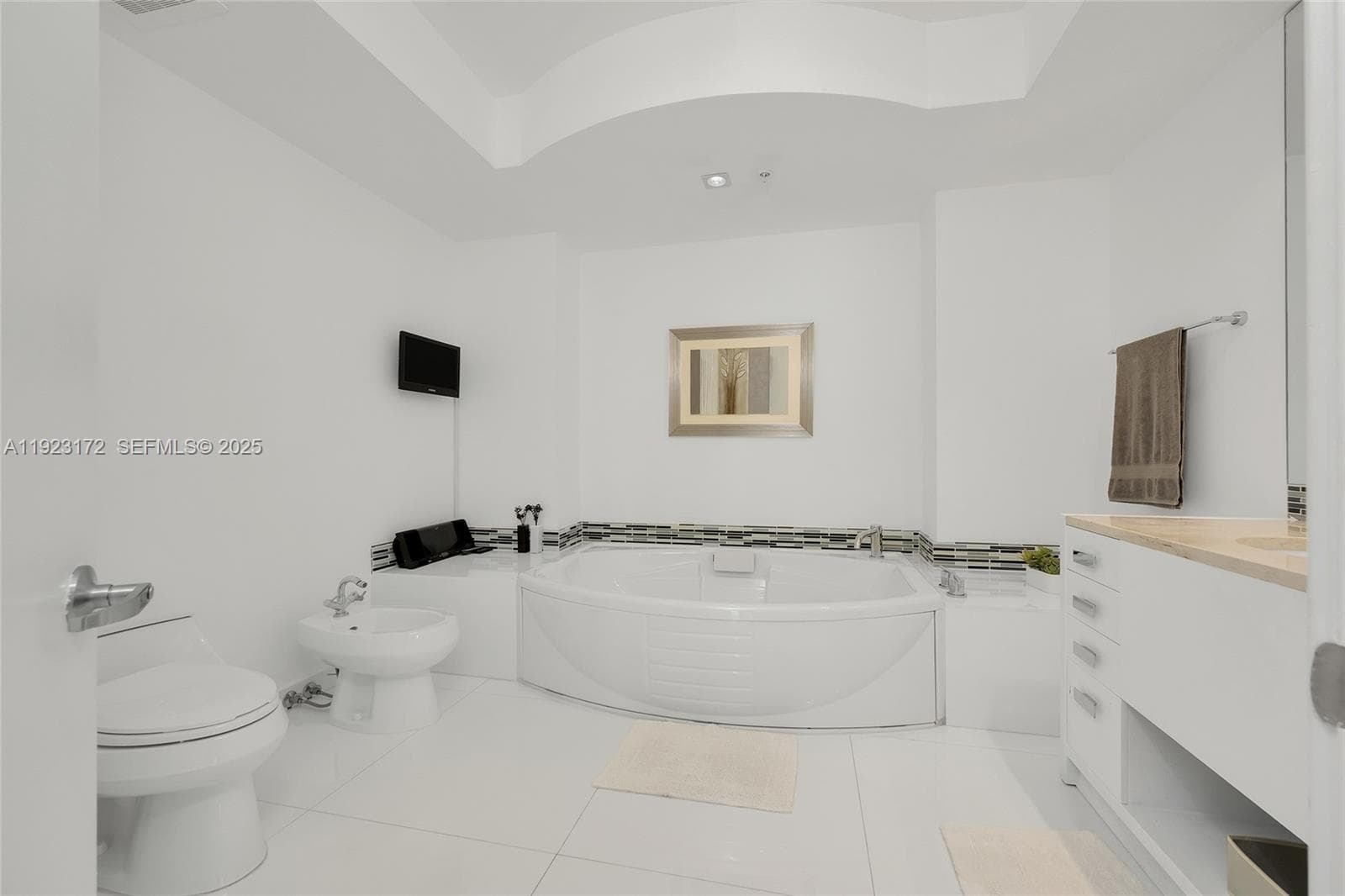 18201 Collins Ave # 1002, Sunny Isles Beach FL 33160 — 17